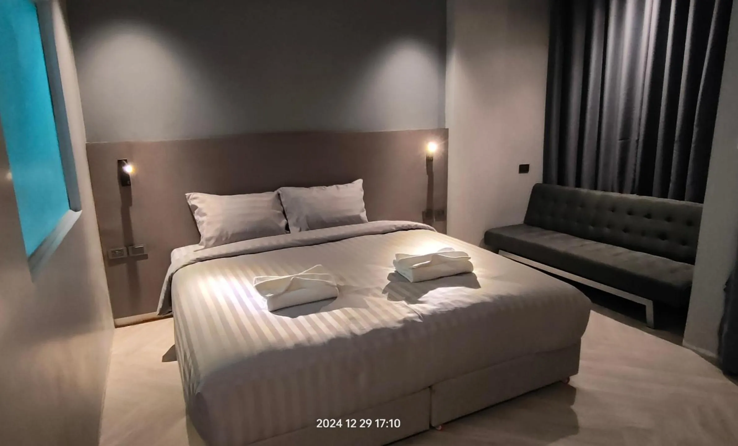 Bedroom, Bed in Doze Patong