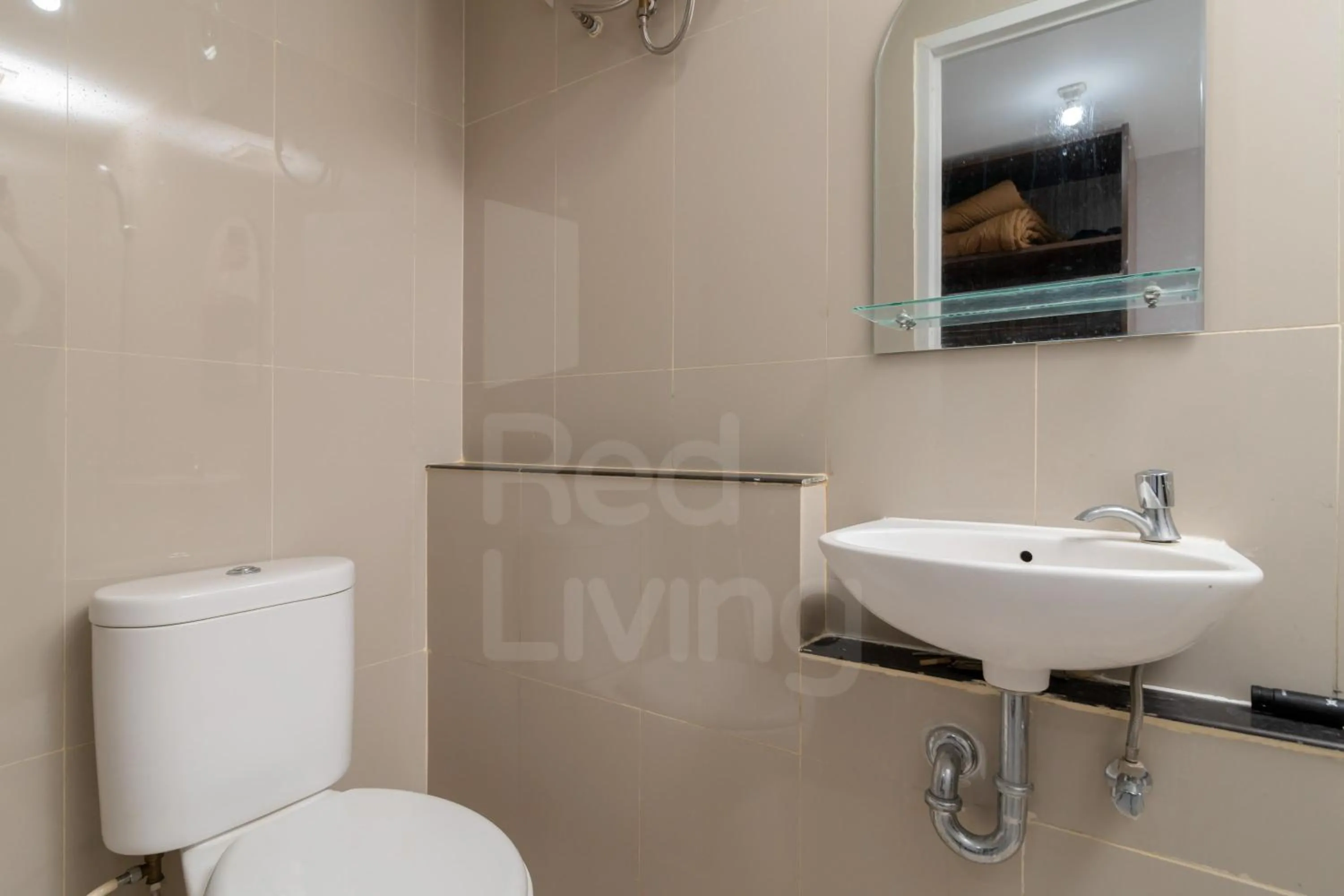 RedLiving Apartemen Majestic Point Serpong by Lucia