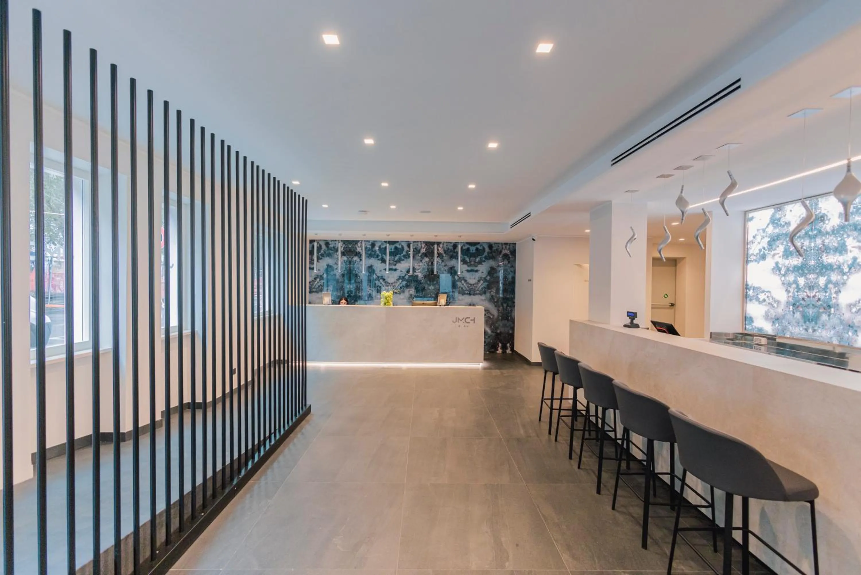 J Maluni City Hotel