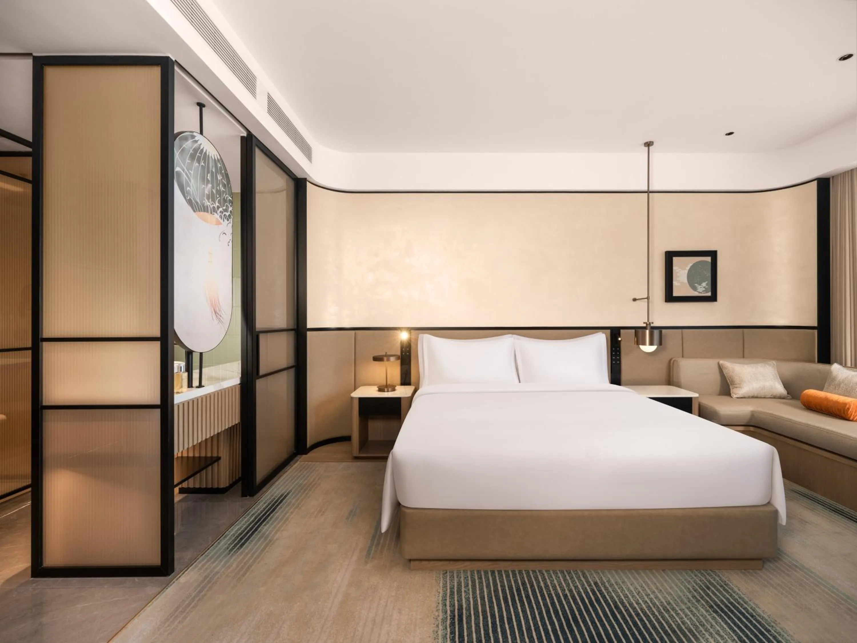 Photo of the whole room, Bed in Holiday Inn Hangzhou GCEC