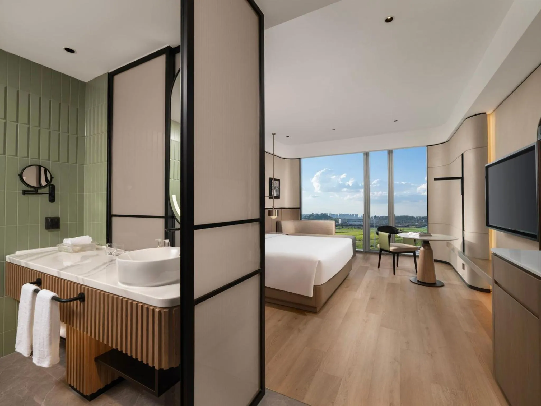 Photo of the whole room, Bed in Holiday Inn Hangzhou GCEC