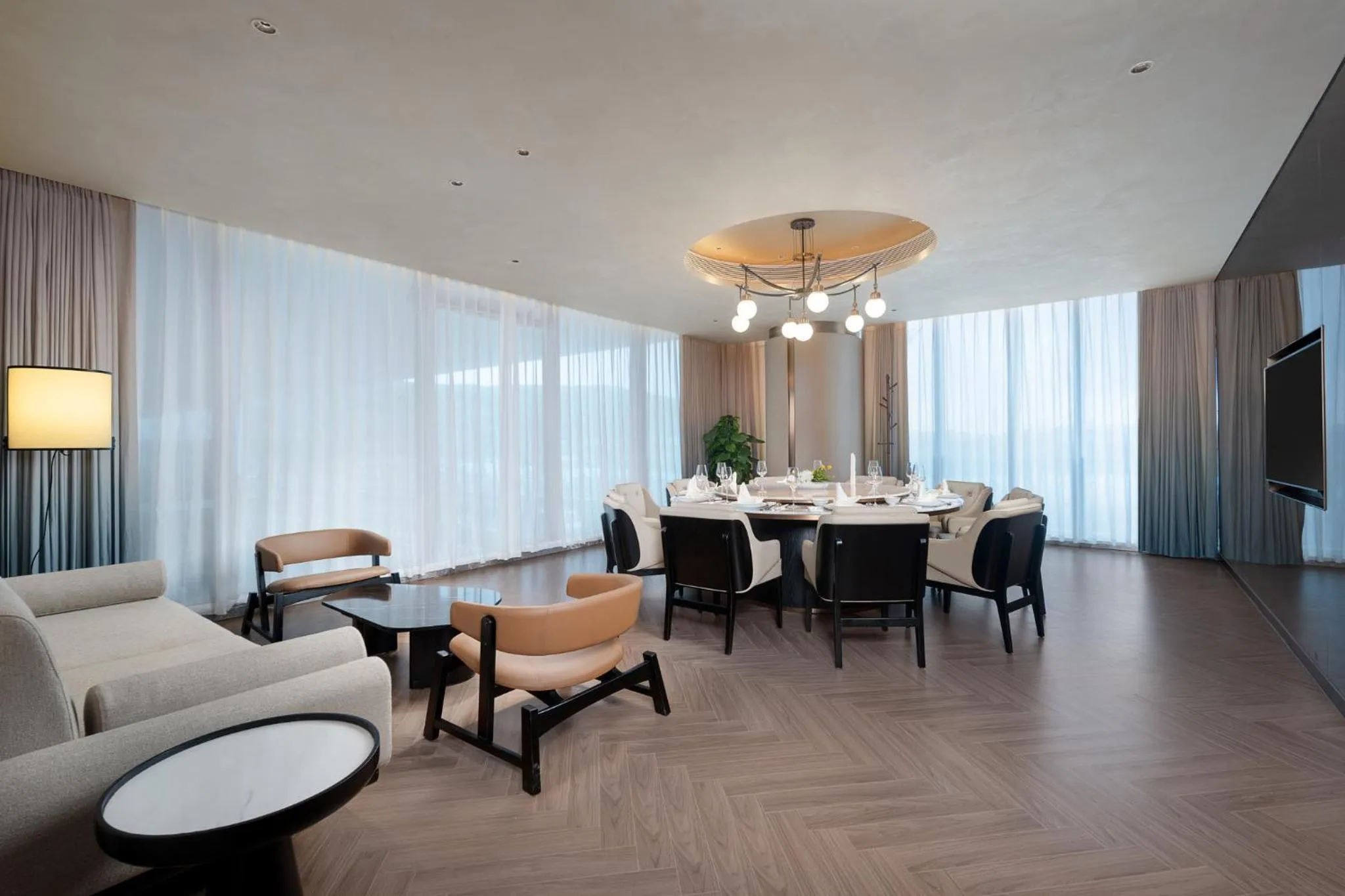 Restaurant/places to eat in Holiday Inn Hangzhou GCEC