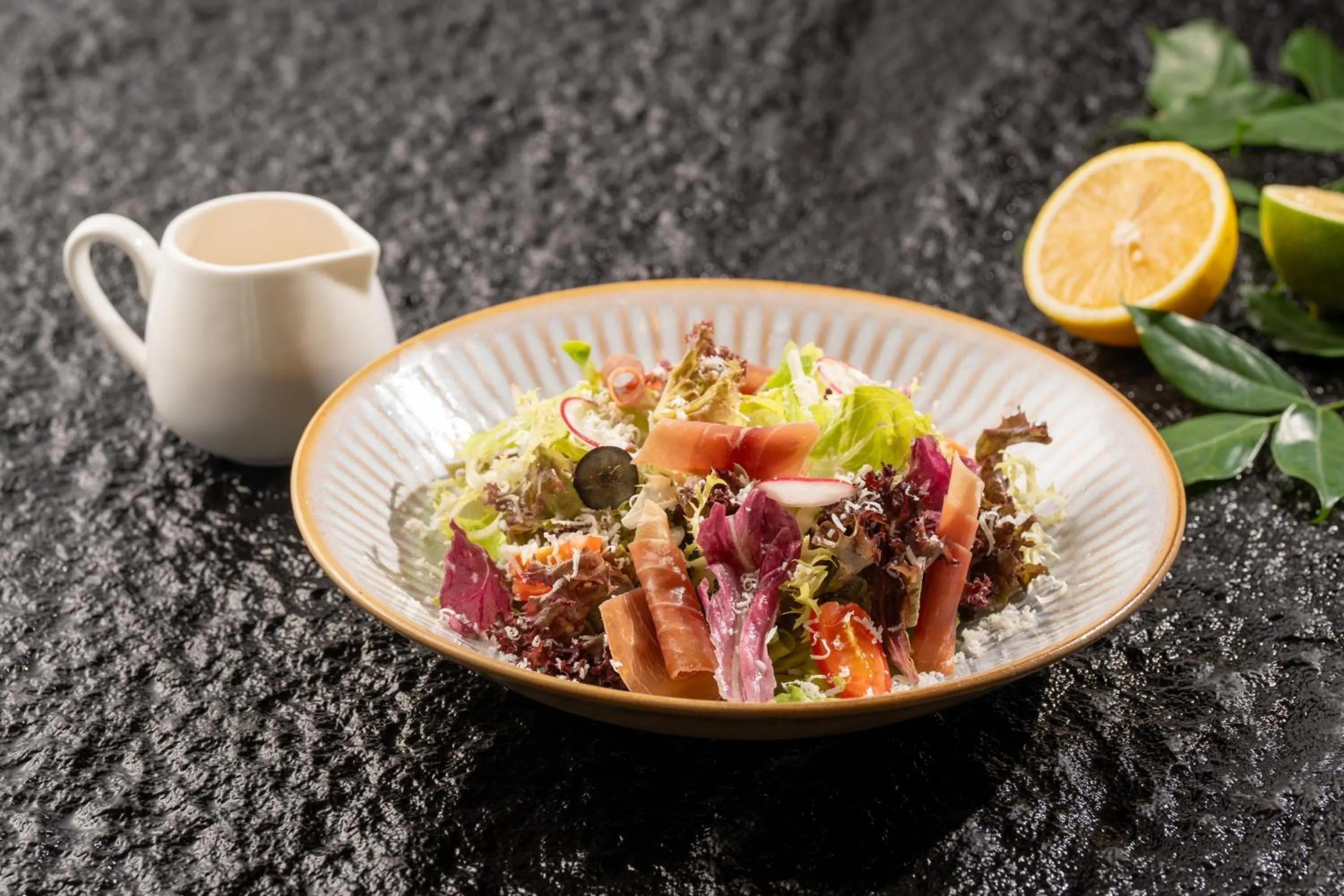 Restaurant/places to eat in Holiday Inn Hangzhou GCEC