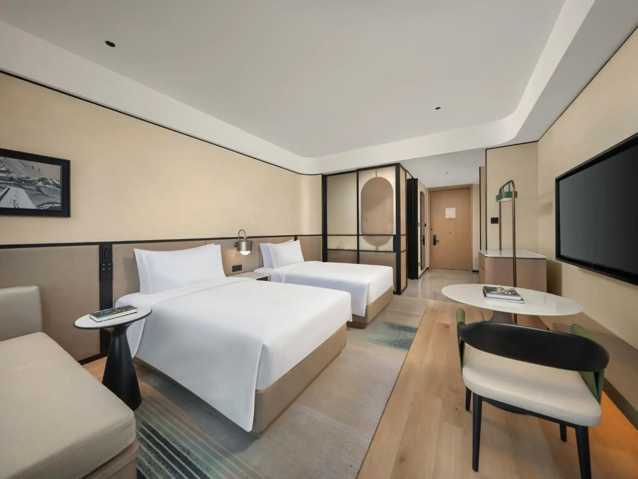 Photo of the whole room, Bed in Holiday Inn Hangzhou GCEC Photo of the whole room, Bed in Holiday Inn Hangzhou GCEC