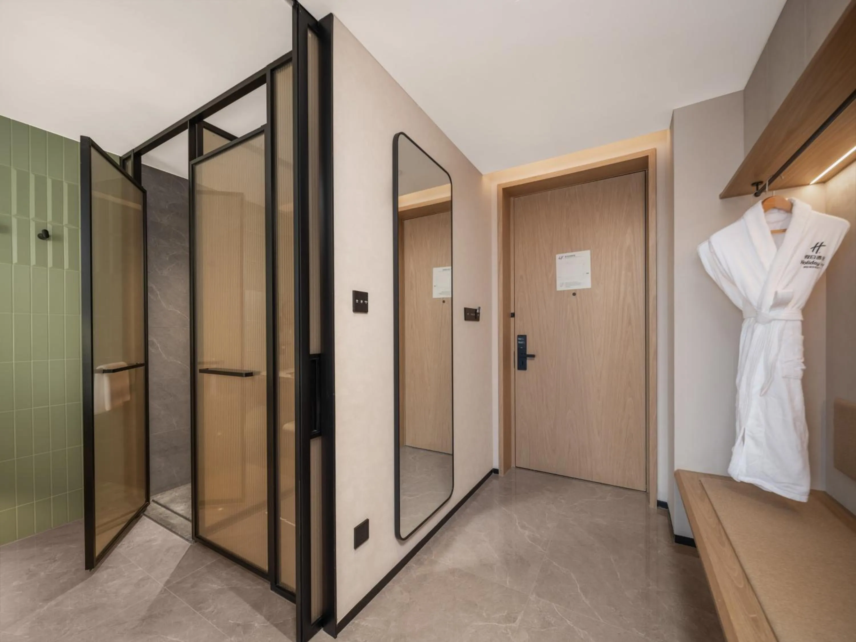 Photo of the whole room, Bed in Holiday Inn Hangzhou GCEC