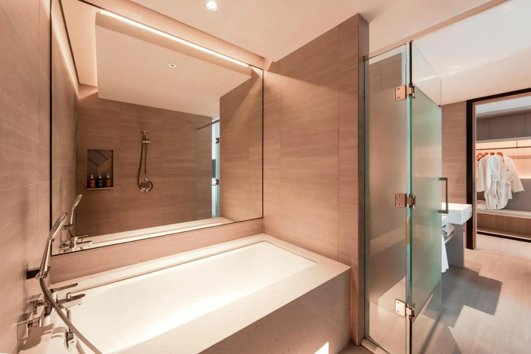 Bathroom, Bed in Holiday Inn Kuala Lumpur Bangsar by IHG