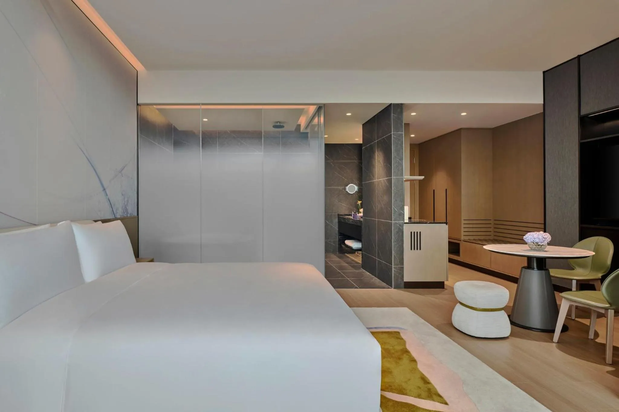 Bedroom, Bed in Crowne Plaza Shanghai Snow World by IHG