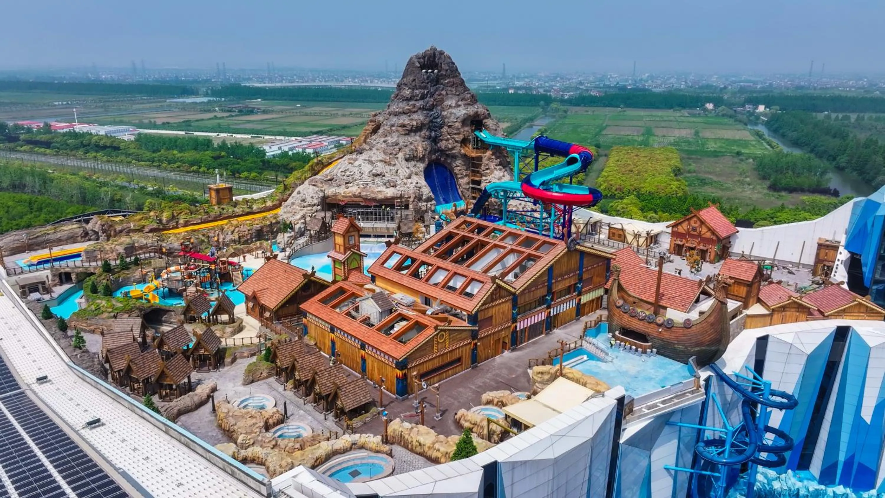 Aqua park in Crowne Plaza Shanghai Snow World by IHG