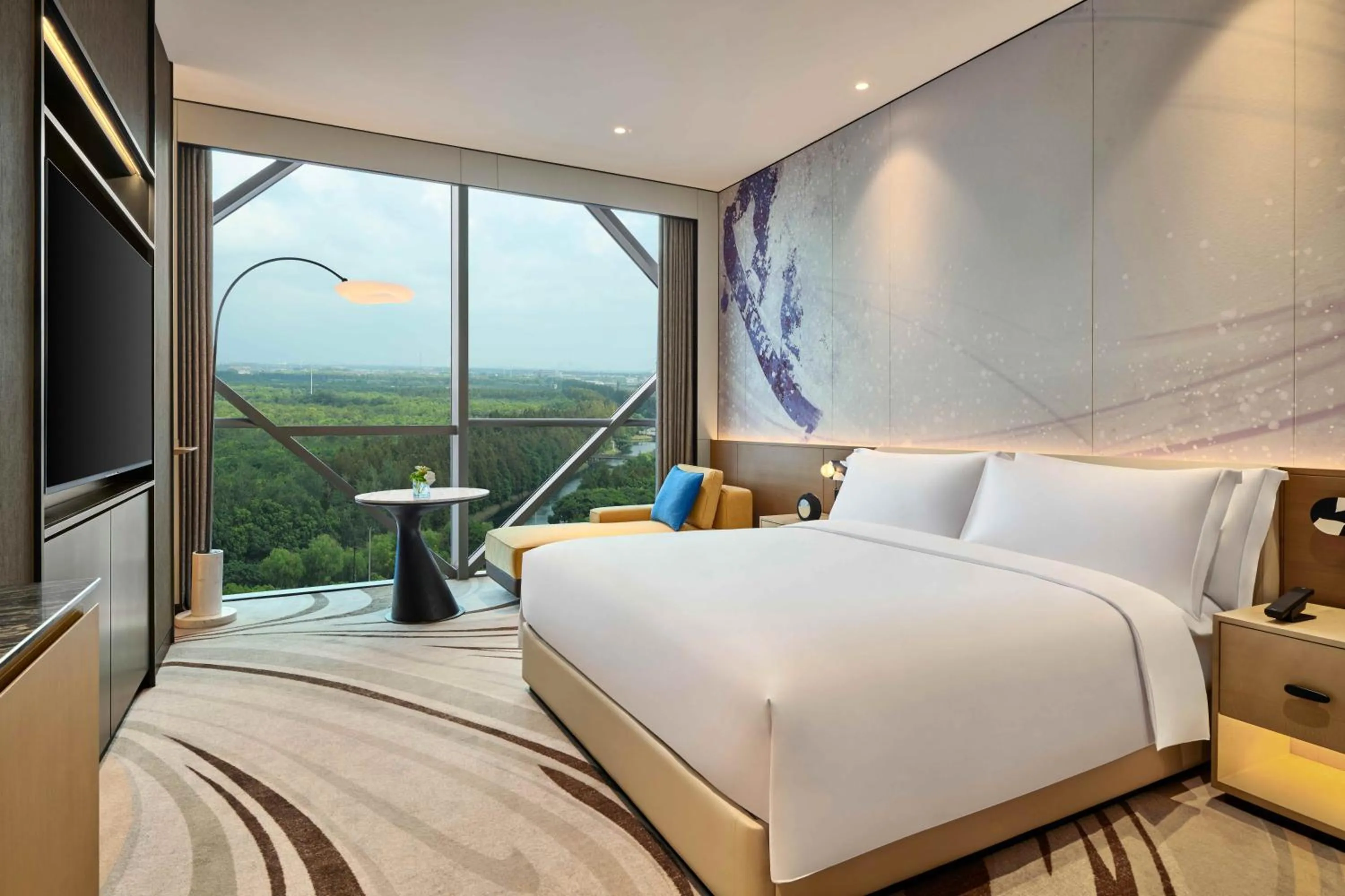 Bedroom, Bed in Crowne Plaza Shanghai Snow World by IHG
