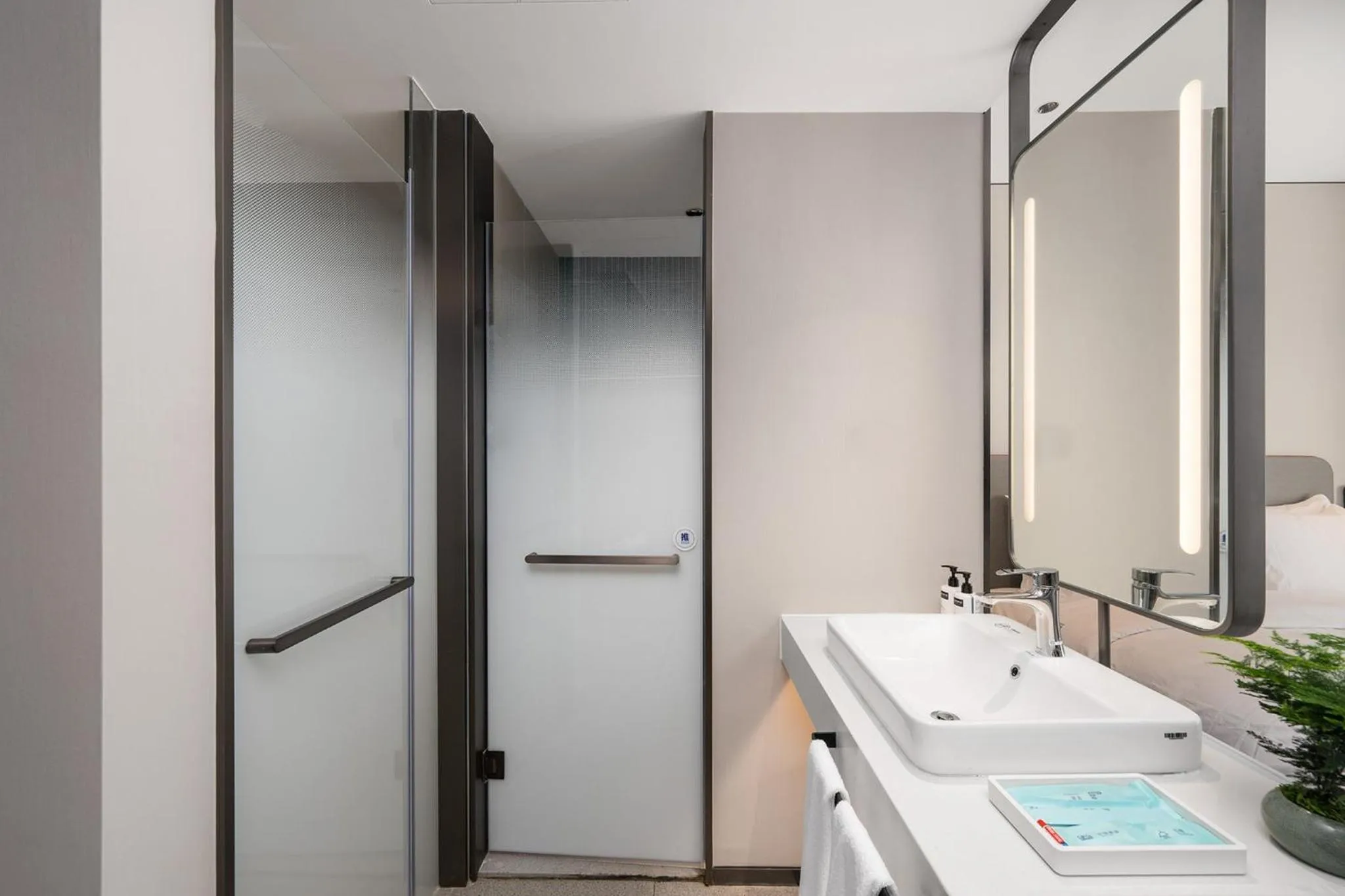 Photo of the whole room in Holiday Inn Express Qingdao Hongdao Station by IHG - Qingdao International Airport