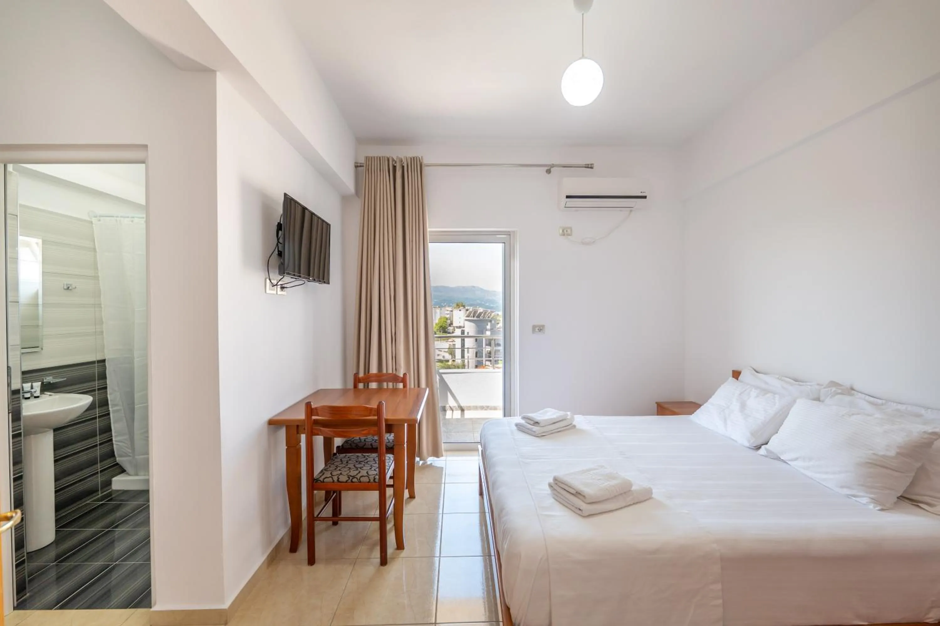 TV and multimedia, Bed in Aleksander ApartHotel