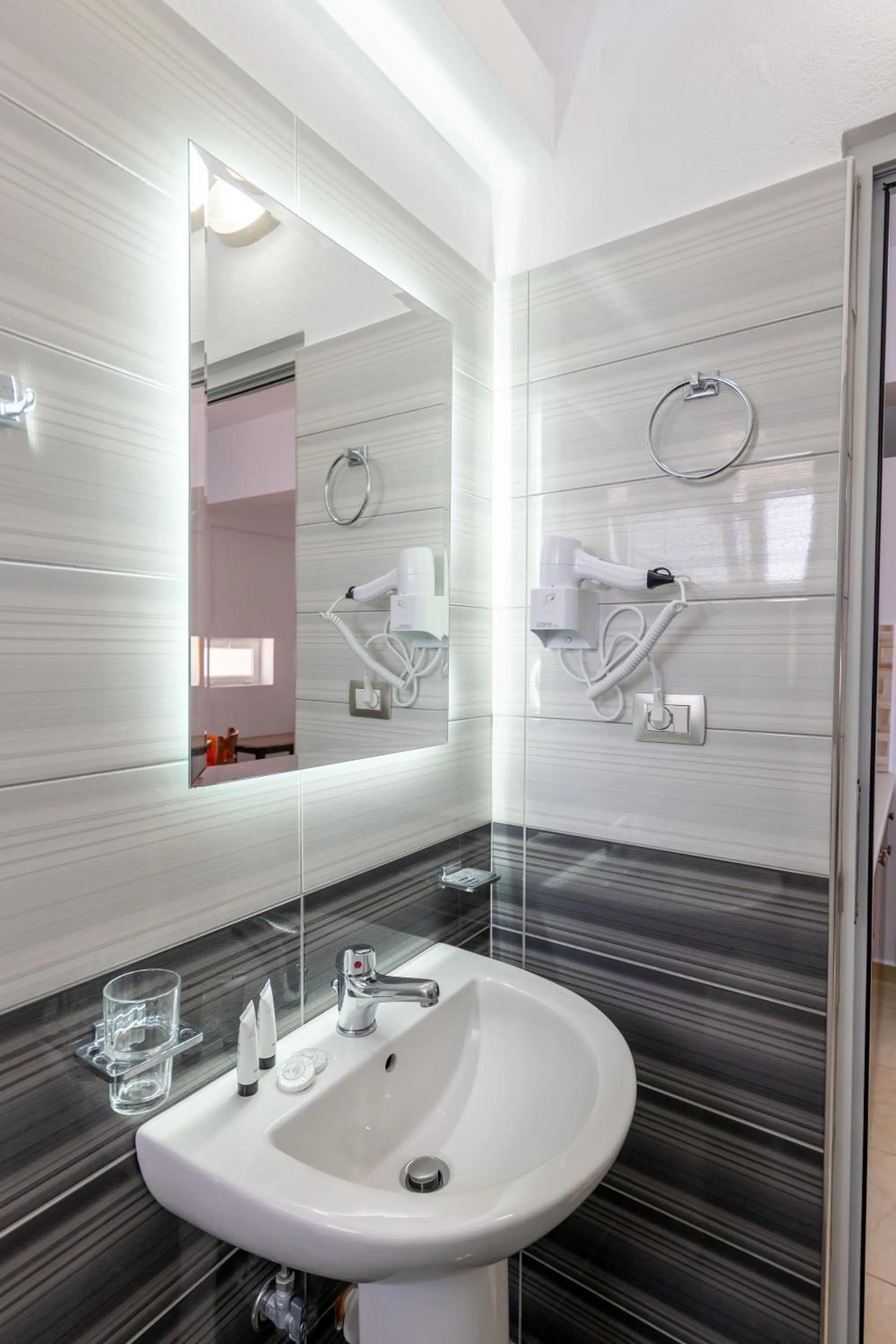 Shower in Aleksander ApartHotel