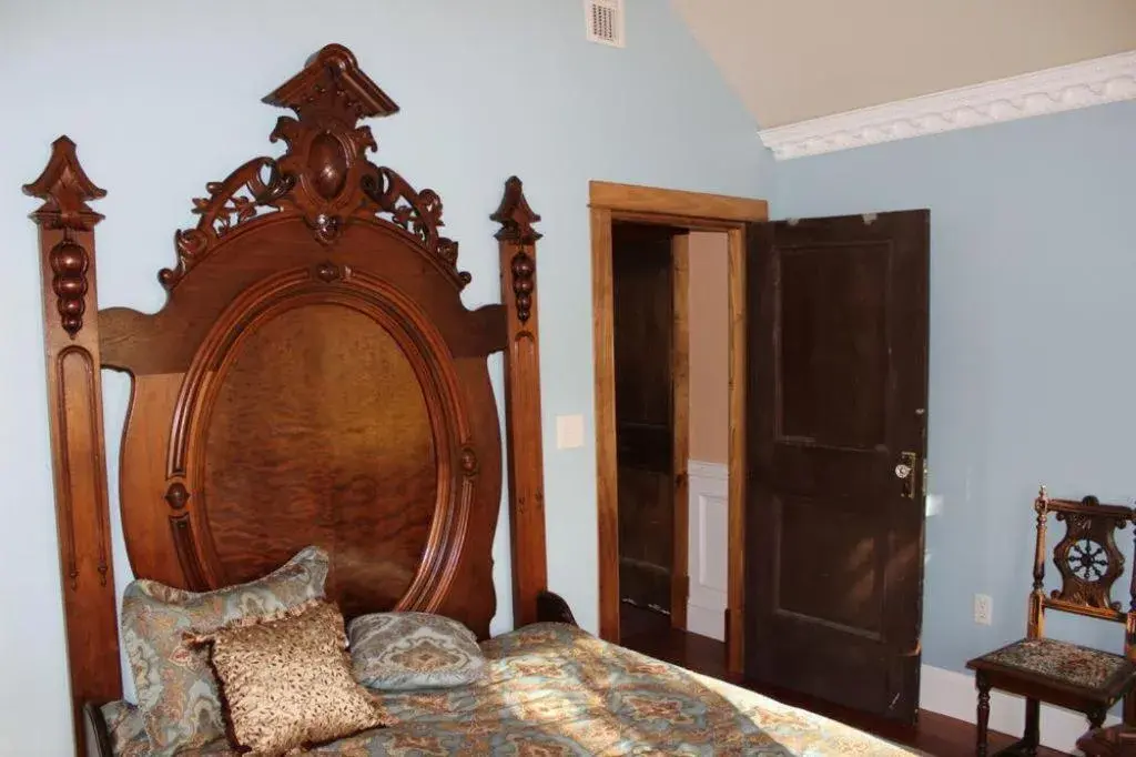 Bedroom in Millsap-Baker Estate Bedroom in Millsap-Baker Estate