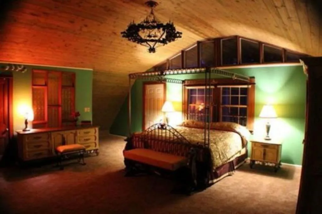 Bedroom in Millsap-Baker Estate