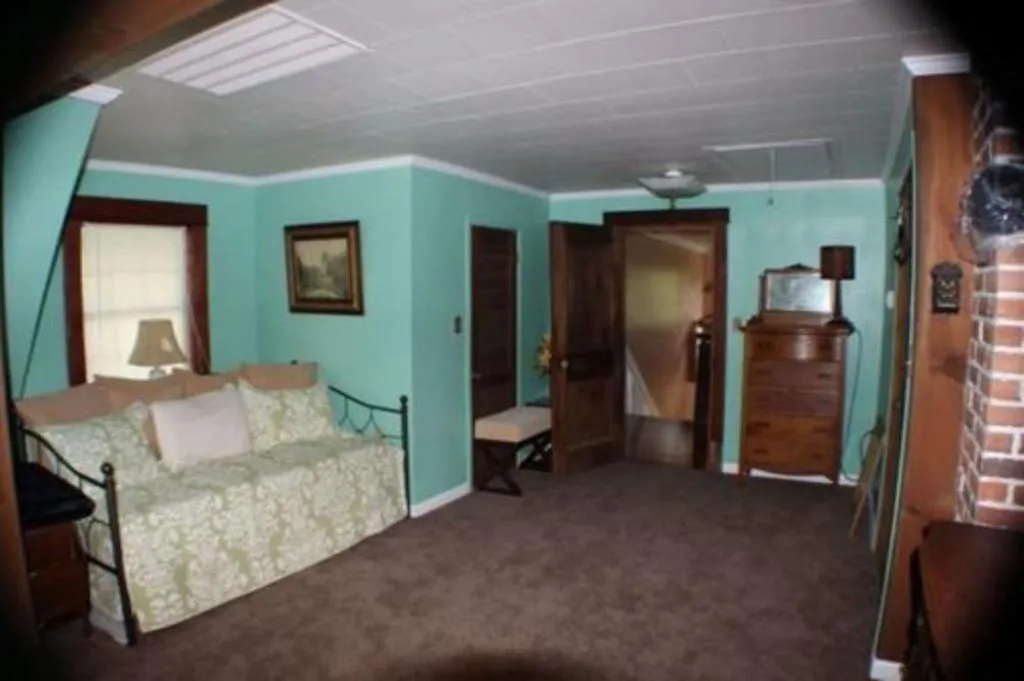 Bedroom in Millsap-Baker Estate