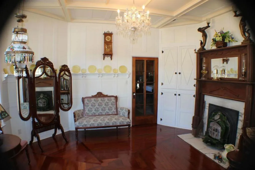 Living room in Millsap-Baker Estate