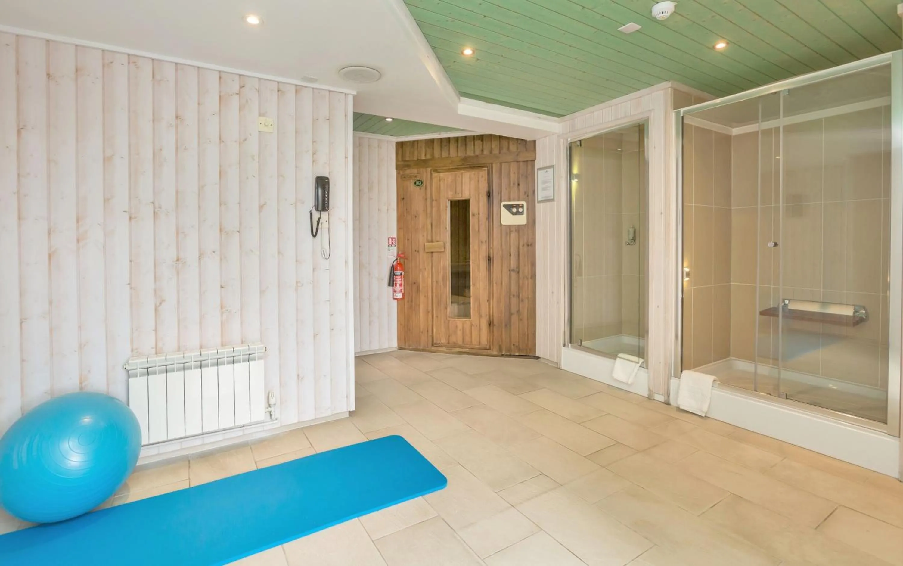 Sauna in Cobo Bay Hotel