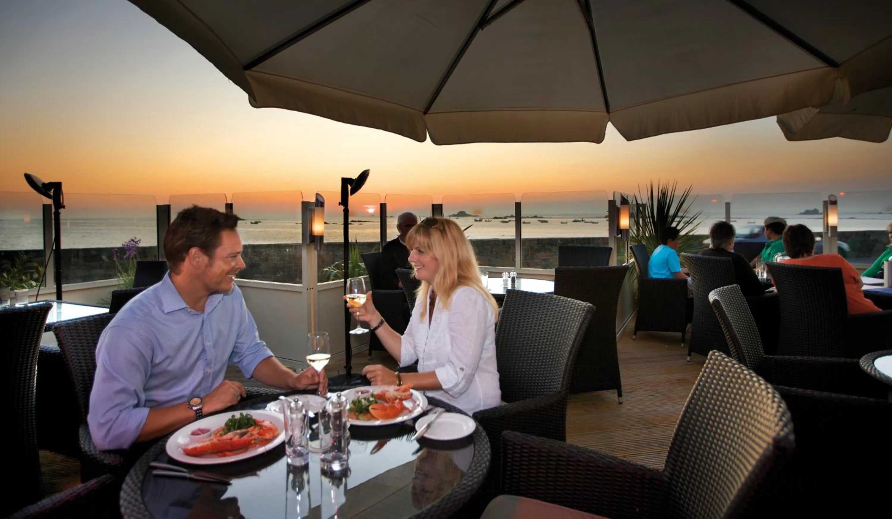 Restaurant/places to eat in Cobo Bay Hotel