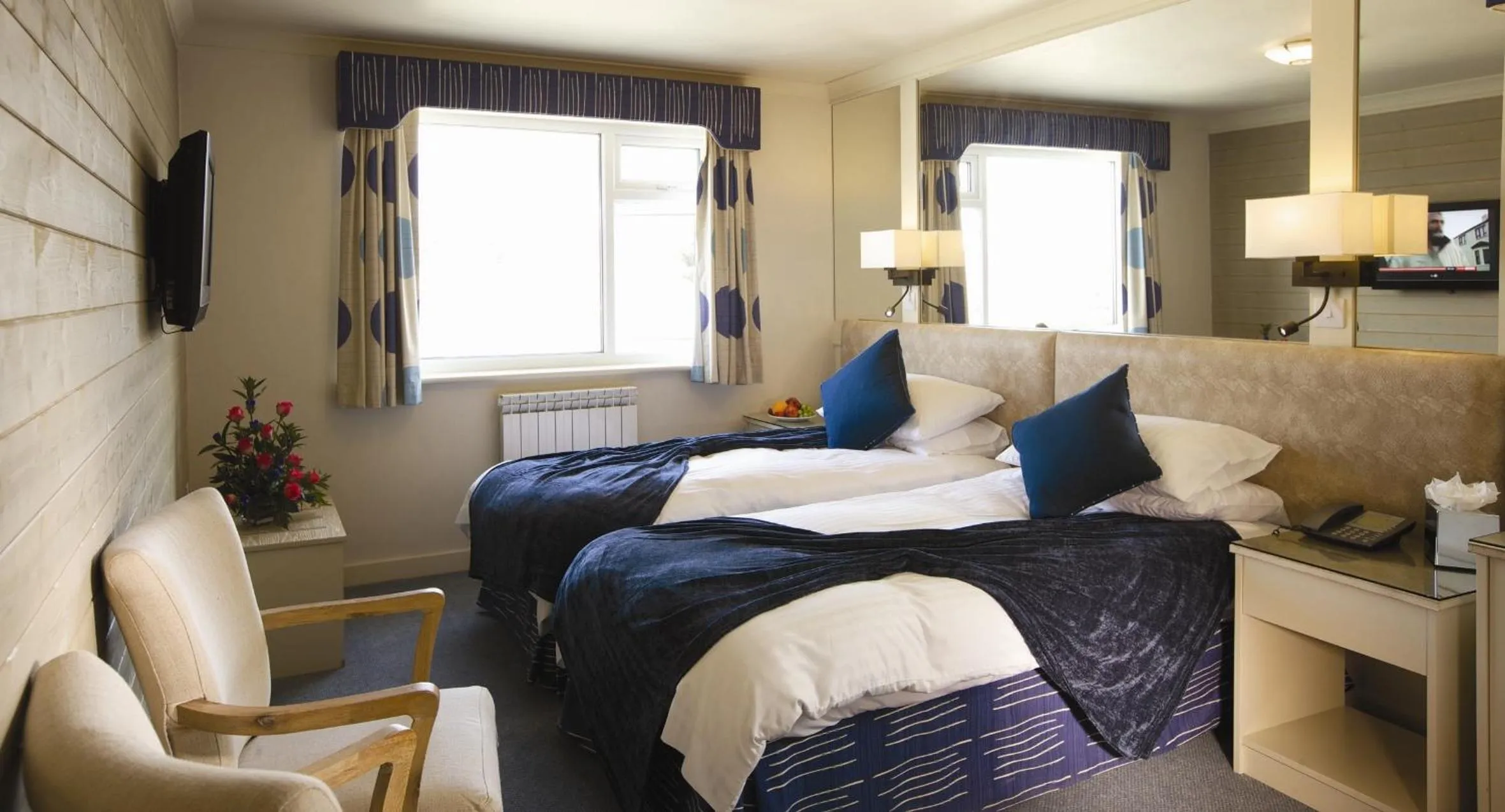 Bedroom, Bed in Cobo Bay Hotel