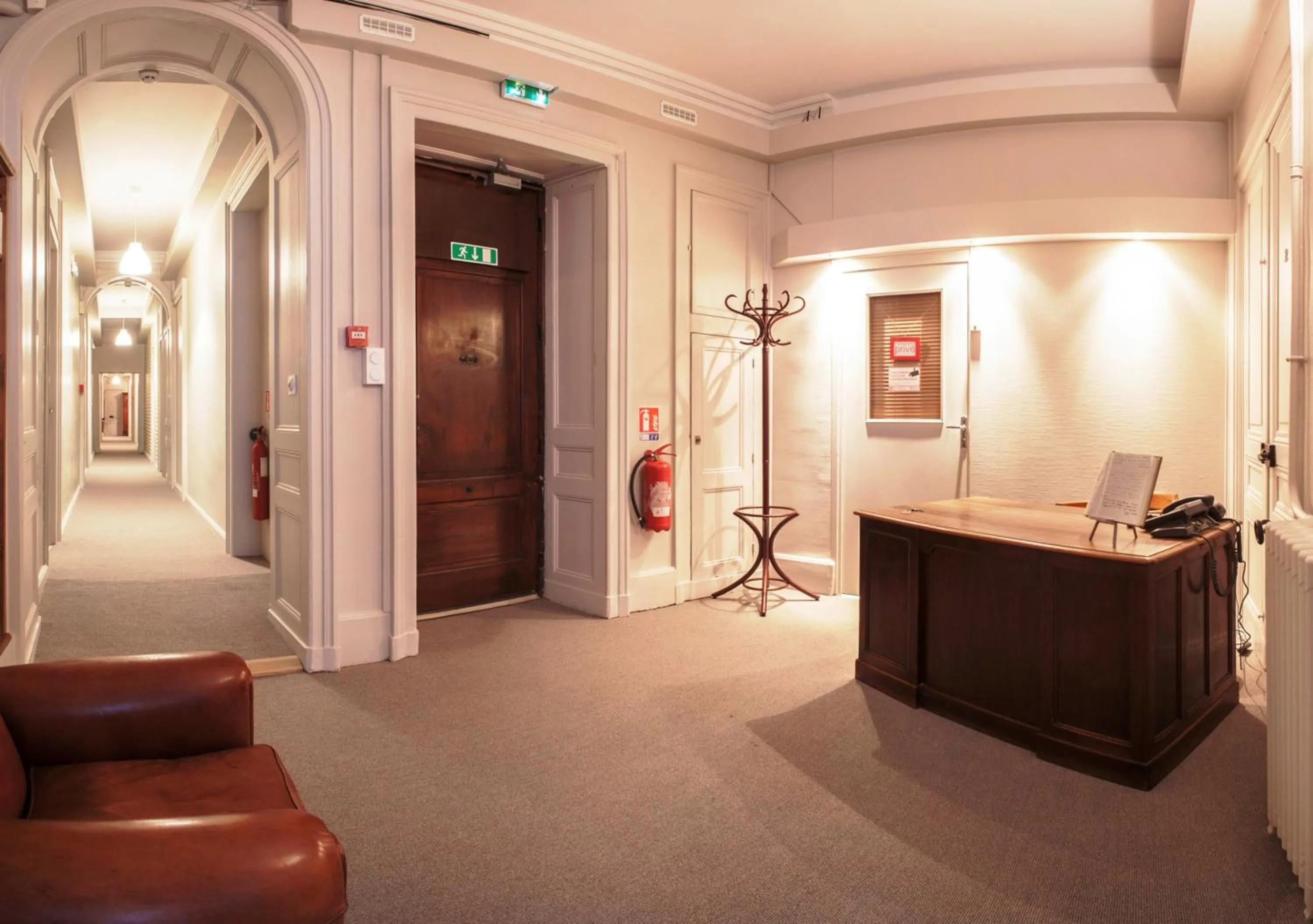 Lobby or reception in Hôtel Vaubecour - Centre Lyon Ainay - Perrache