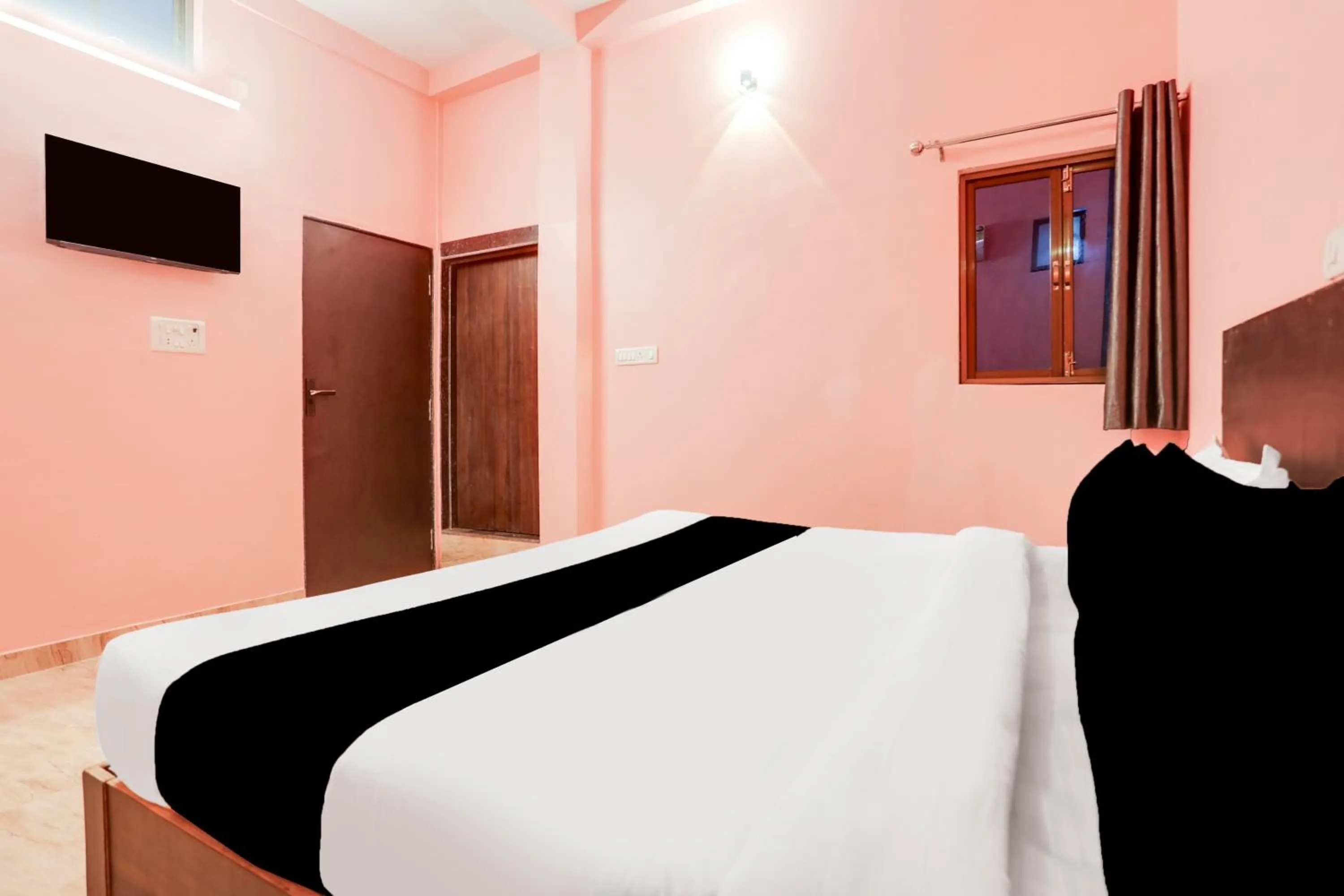Bedroom in Hotel O Paradise Inn