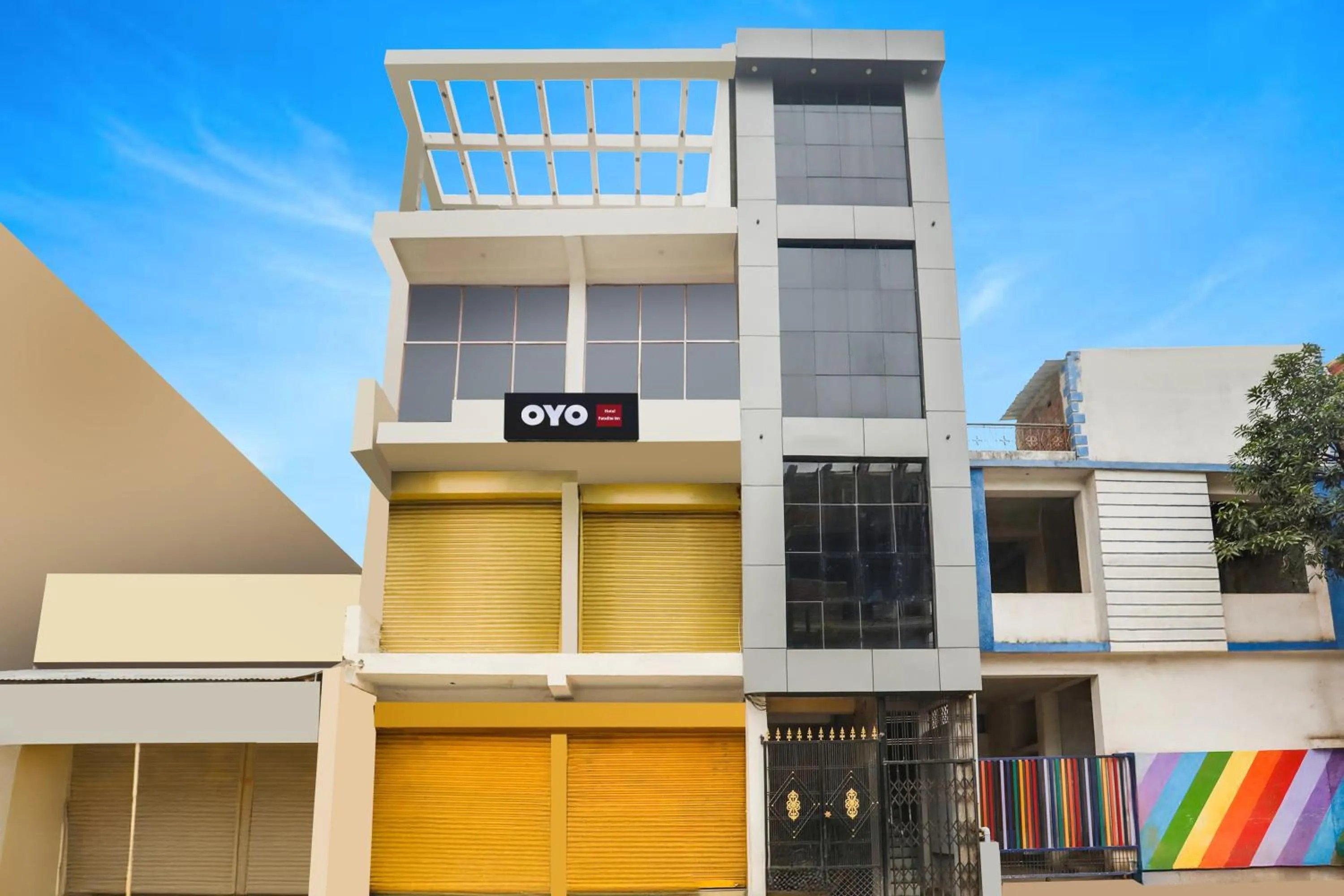 Facade/entrance in Hotel O Paradise Inn