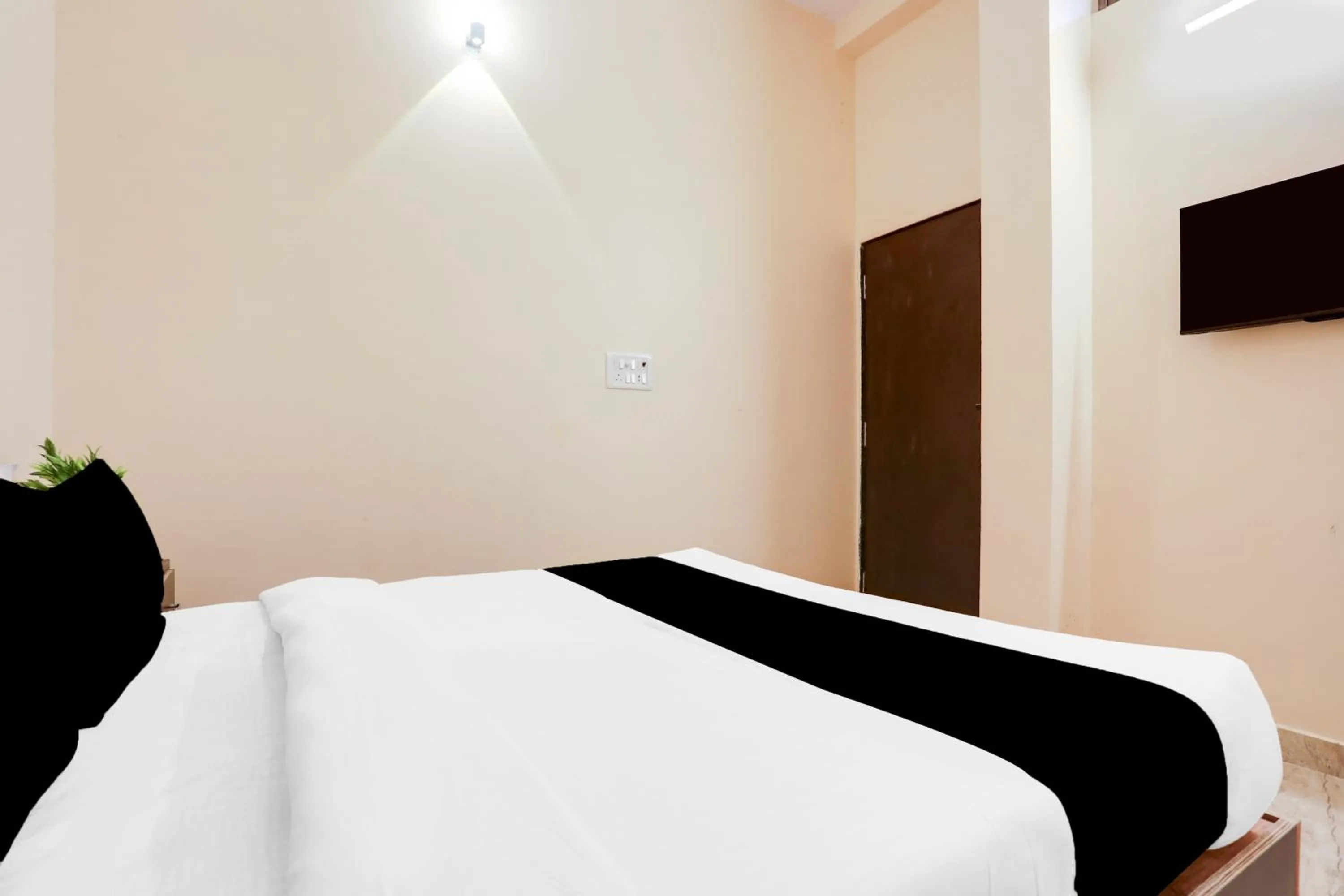 Bedroom in Hotel O Paradise Inn