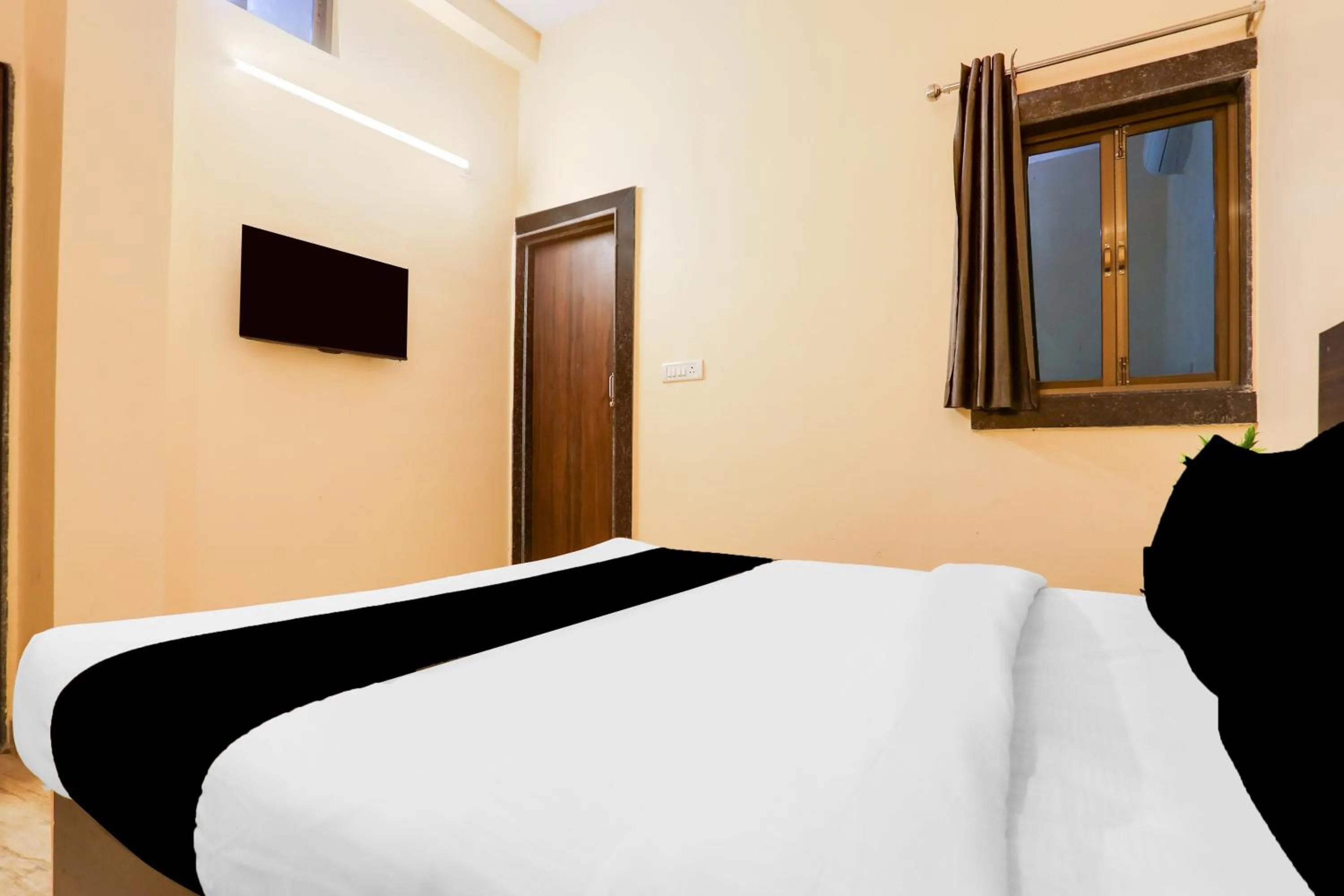 Bedroom in Hotel O Paradise Inn