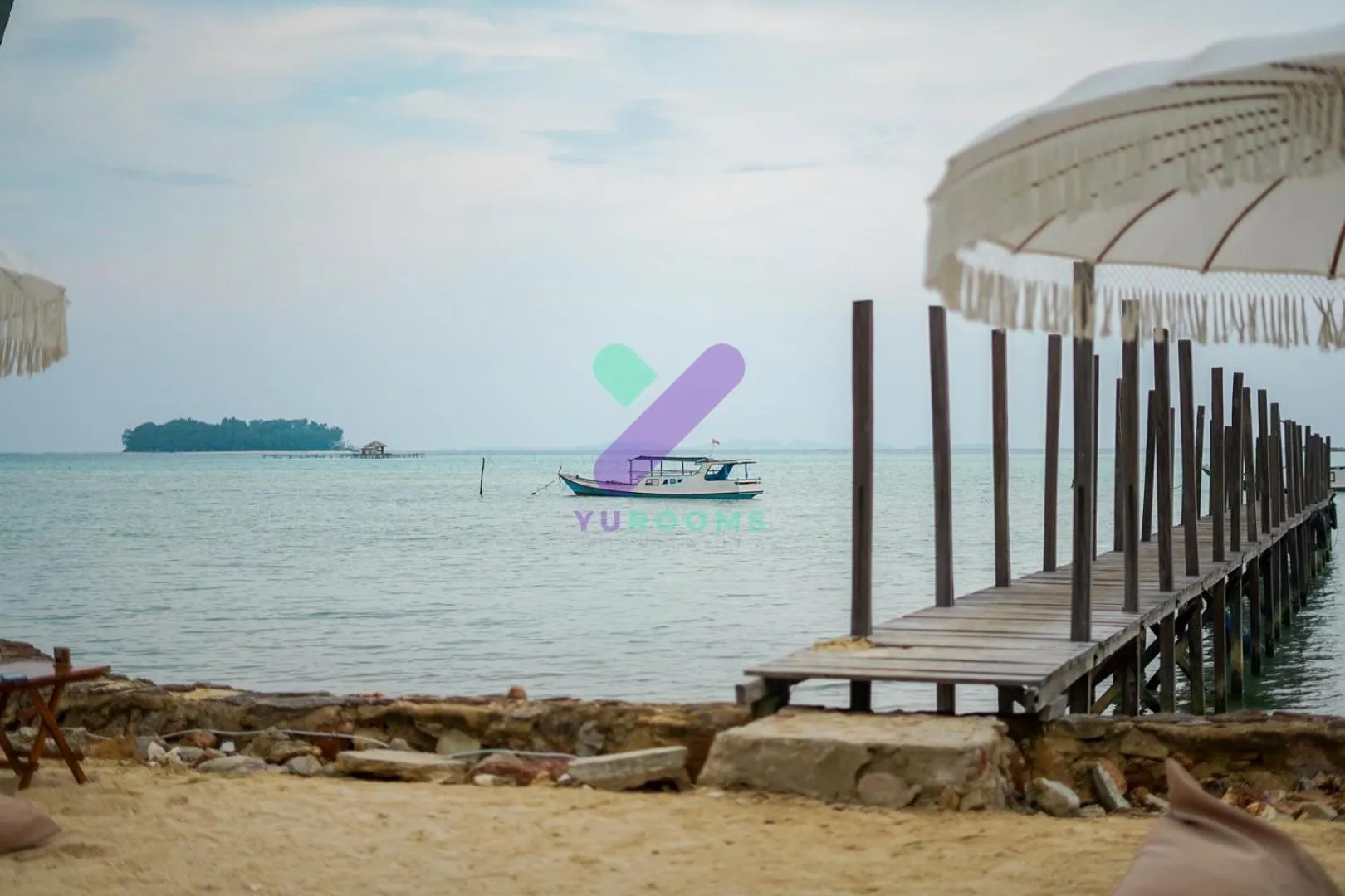 Beach in Arys Lagoon Bungalow & Hotel