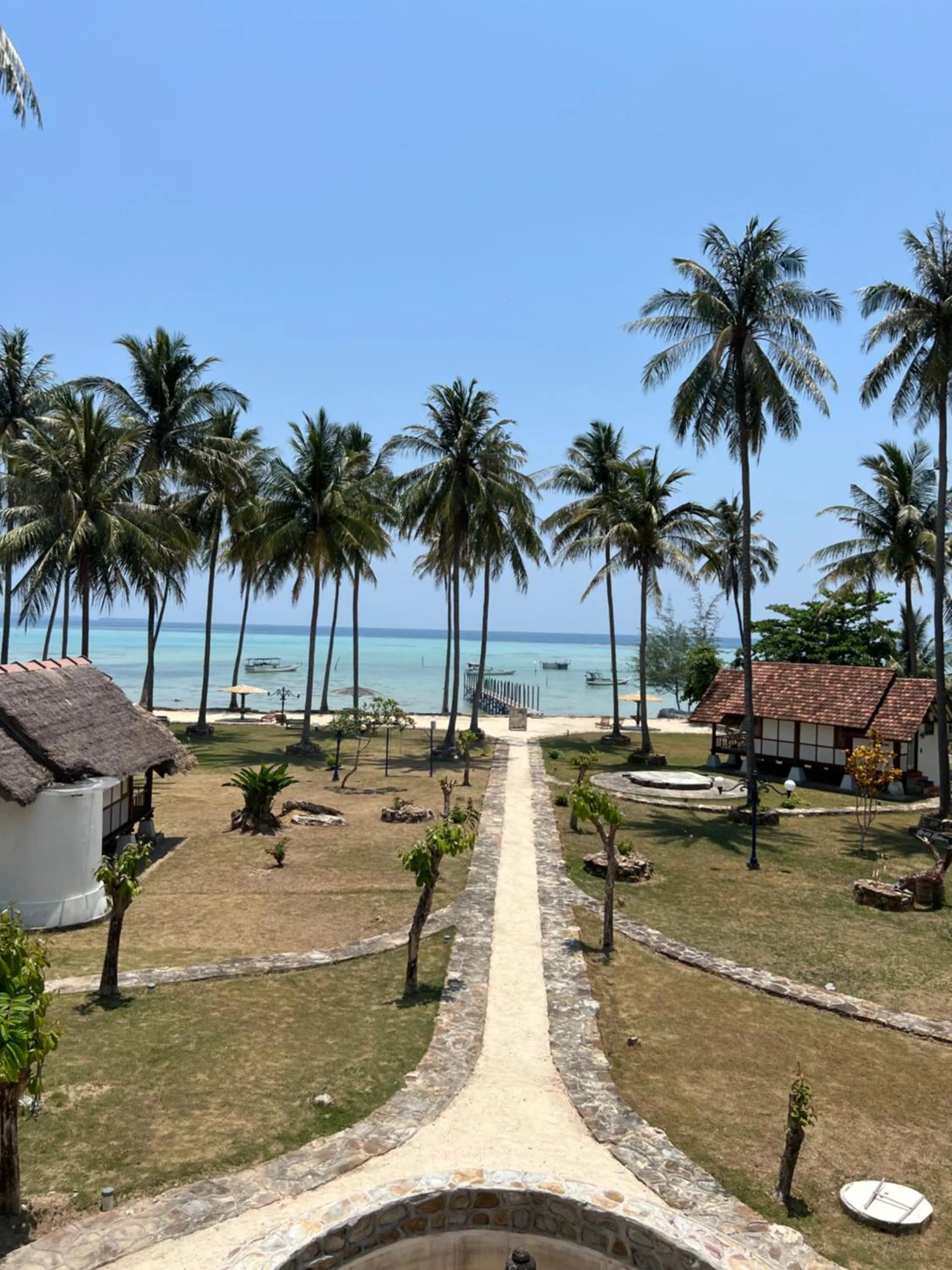 Garden in Arys Lagoon Bungalow & Hotel
