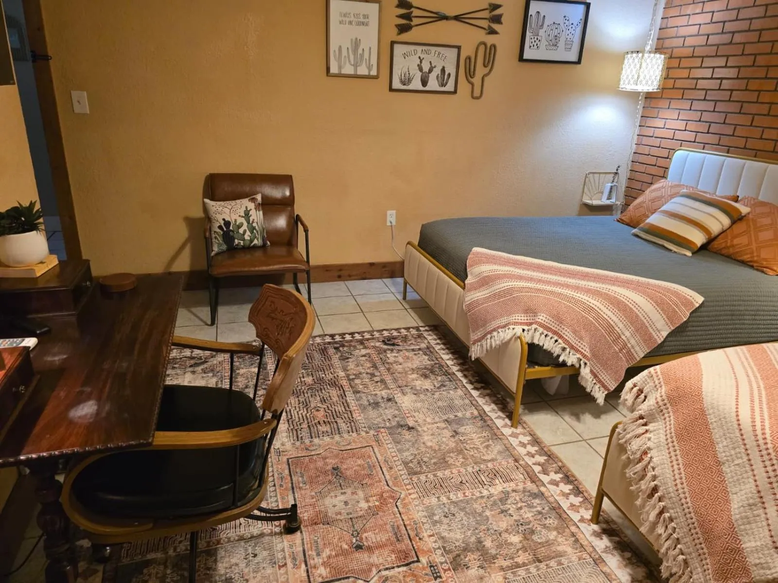 Bedroom, Bed in Roots Retreat