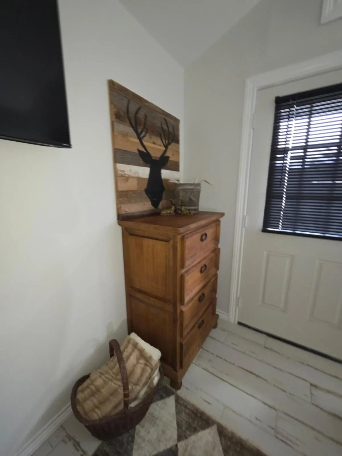 TV and multimedia in Roots Retreat