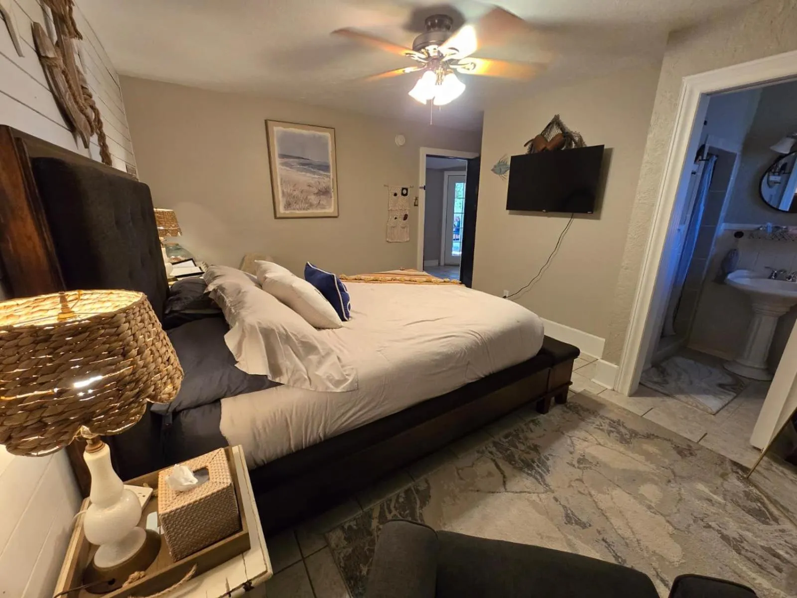 Bedroom, Bed in Roots Retreat