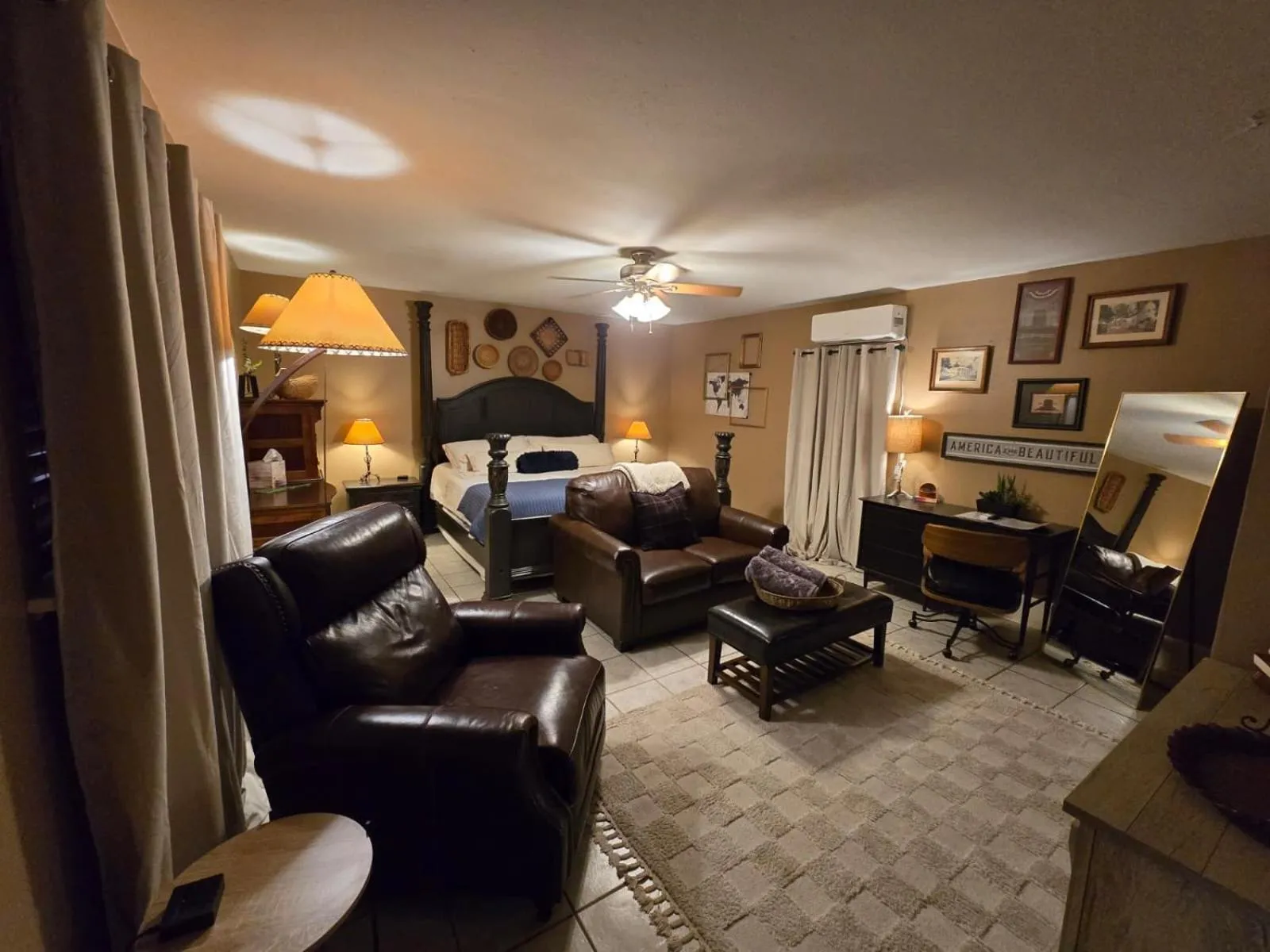 Photo of the whole room in Roots Retreat