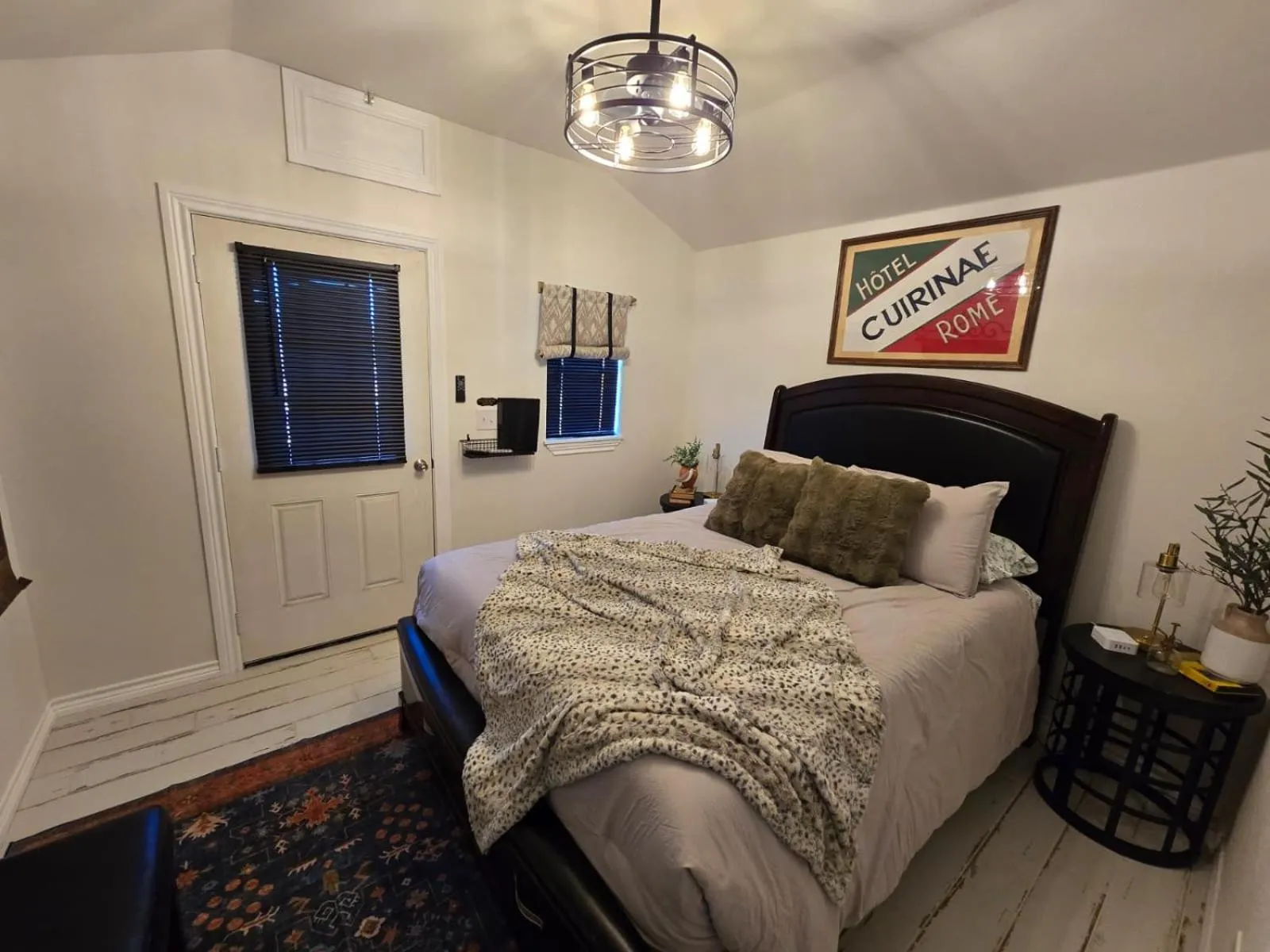Bedroom, Bed in Roots Retreat