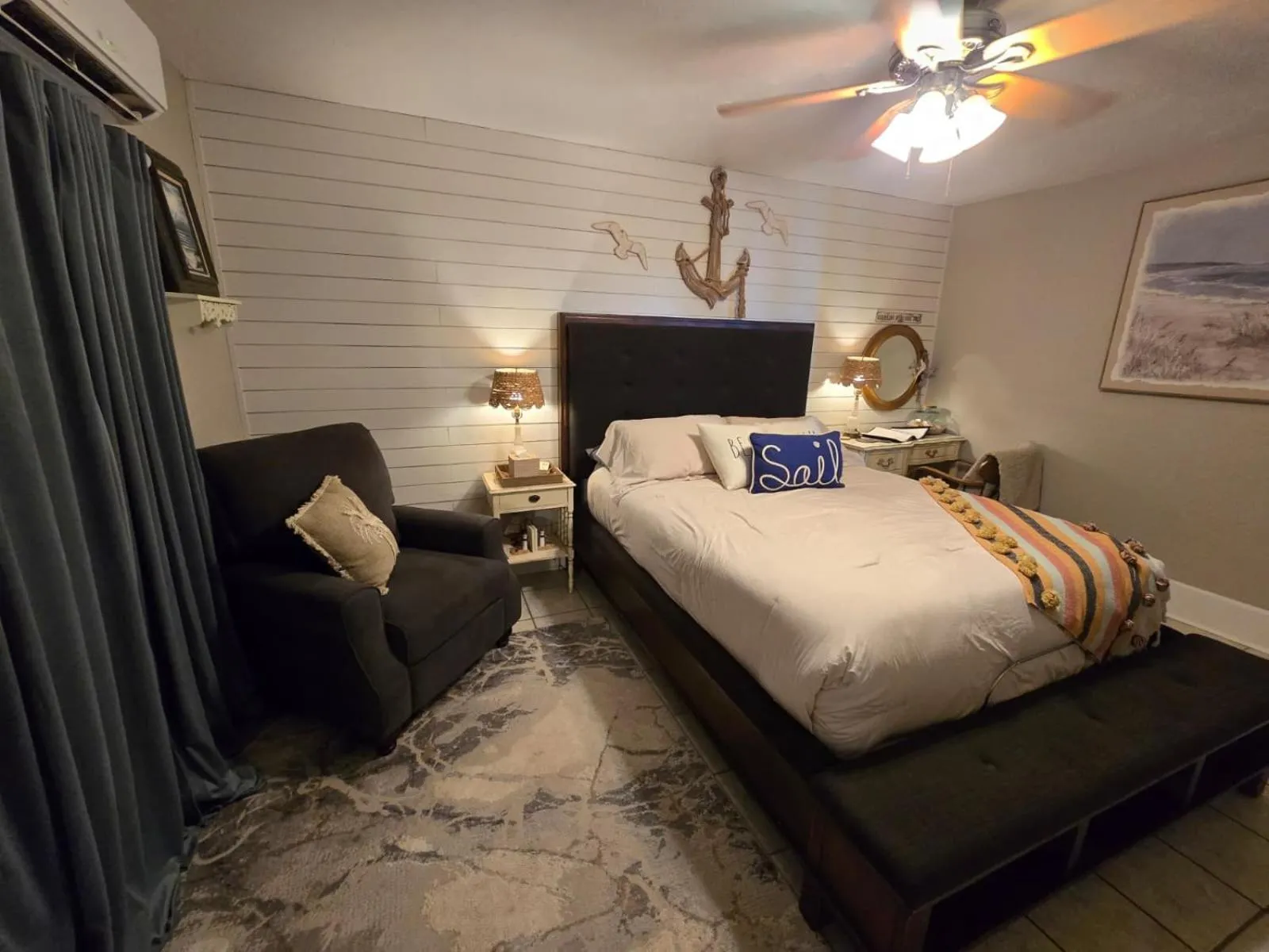 Bedroom, Bed in Roots Retreat