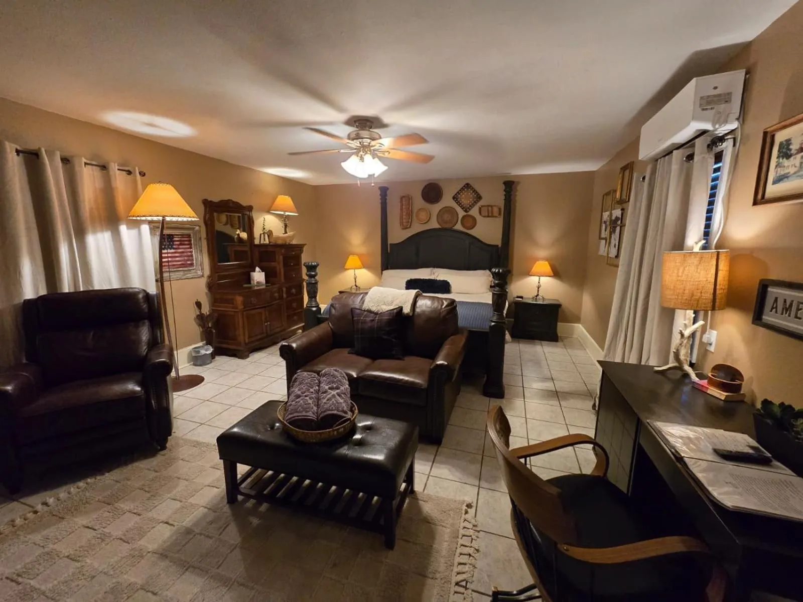 Photo of the whole room, Bed in Roots Retreat