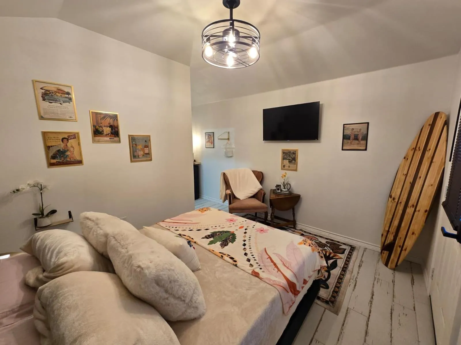 Bedroom, Bed in Roots Retreat