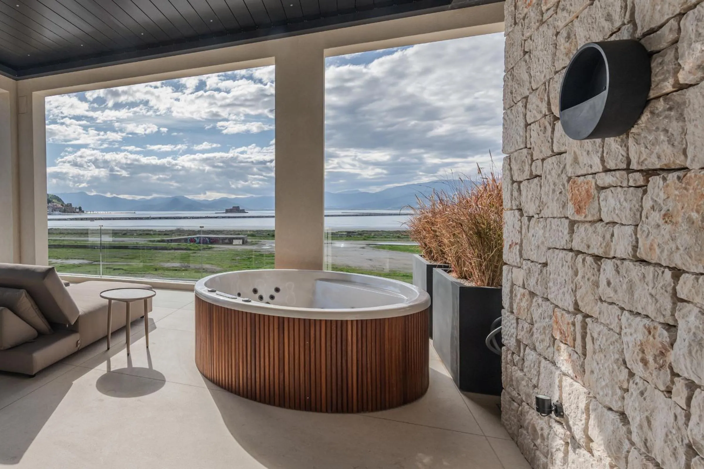 Hot Tub in Ilva Suites