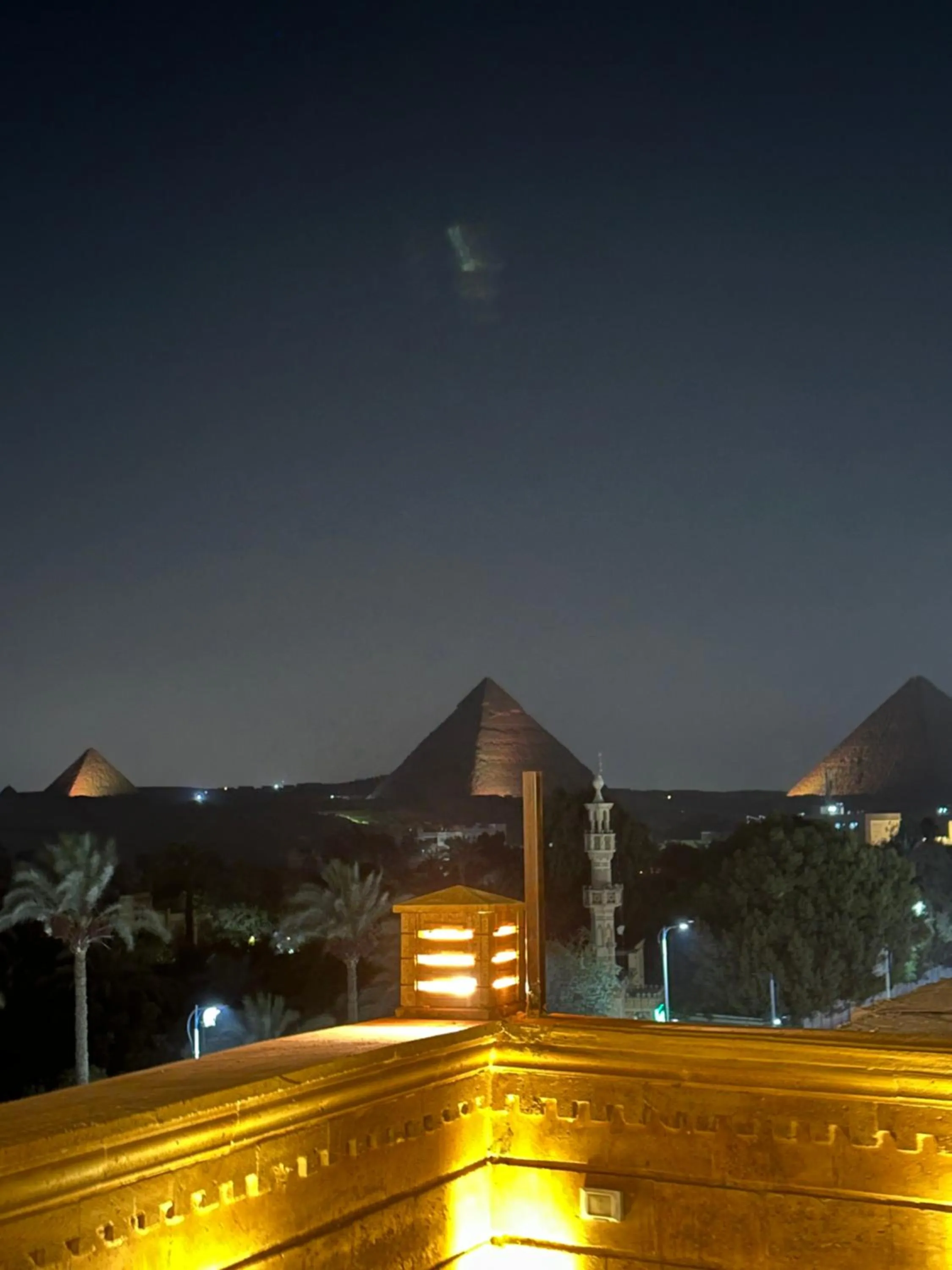 Night in Taj Pyramids inn - Pyramids View Rooftop