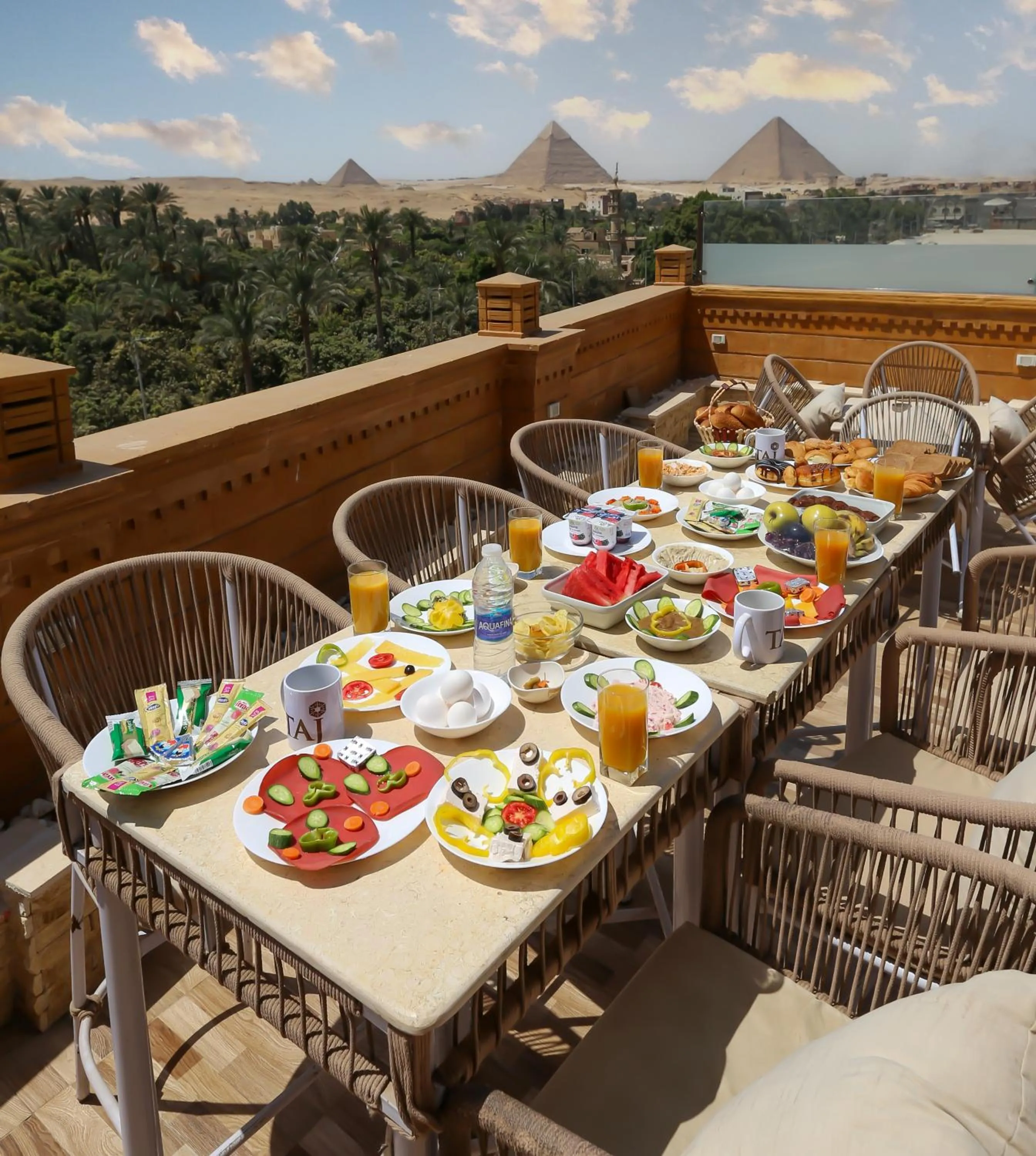 Restaurant/places to eat in Taj Pyramids inn - Pyramids View Rooftop