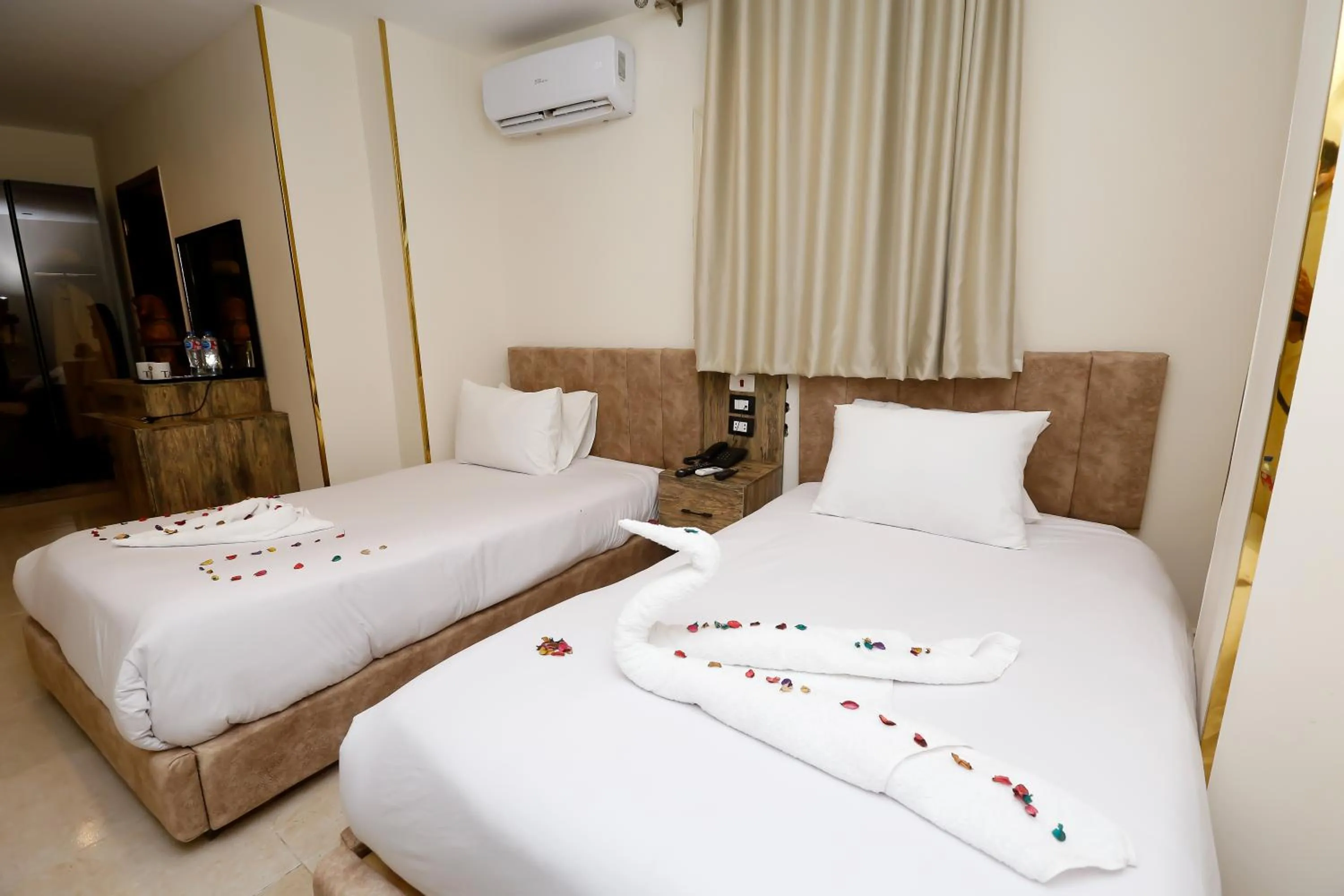 Bedroom in Taj Pyramids inn - Pyramids View Rooftop