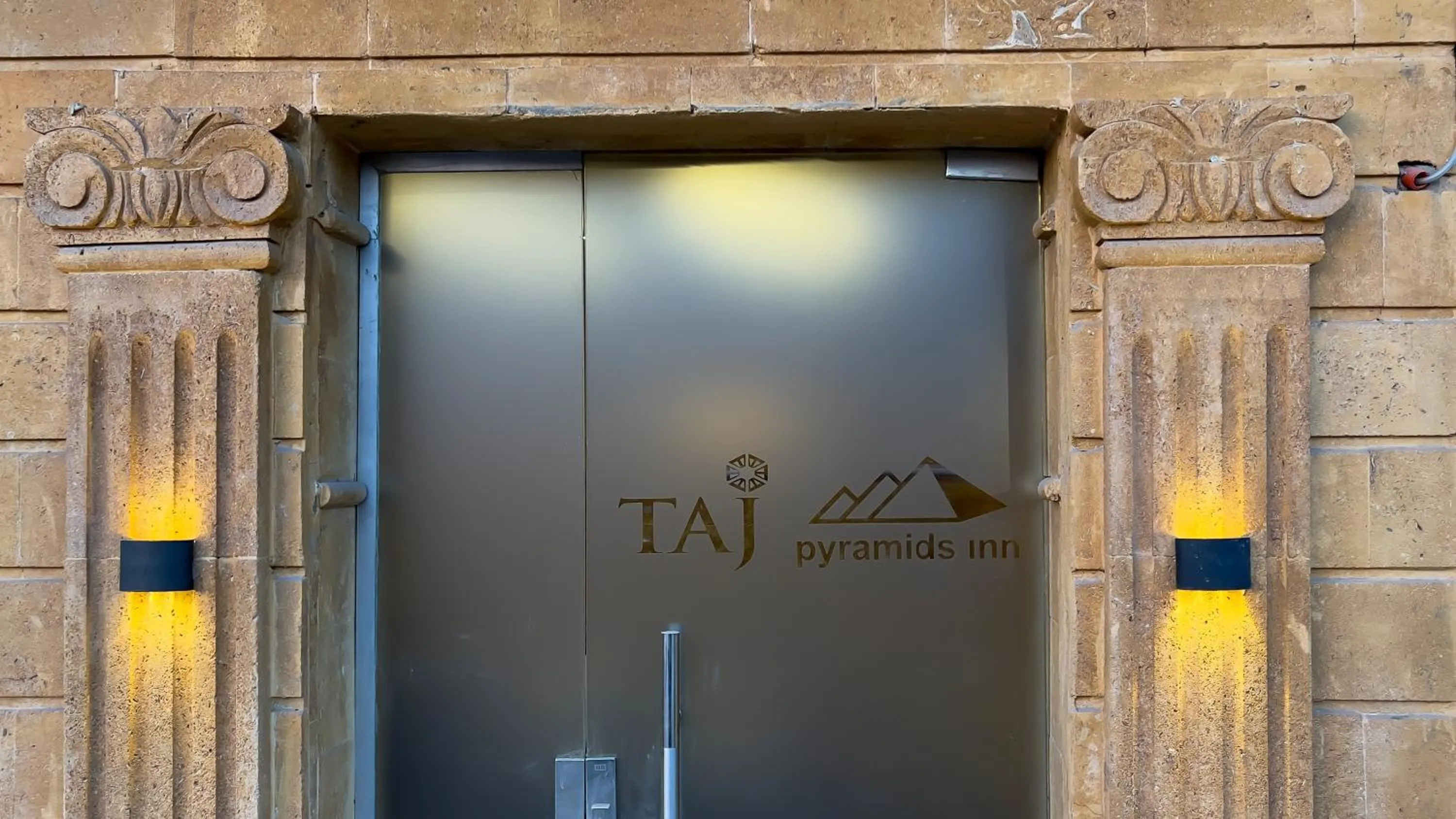 Facade/entrance in Taj Pyramids inn - Pyramids View Rooftop