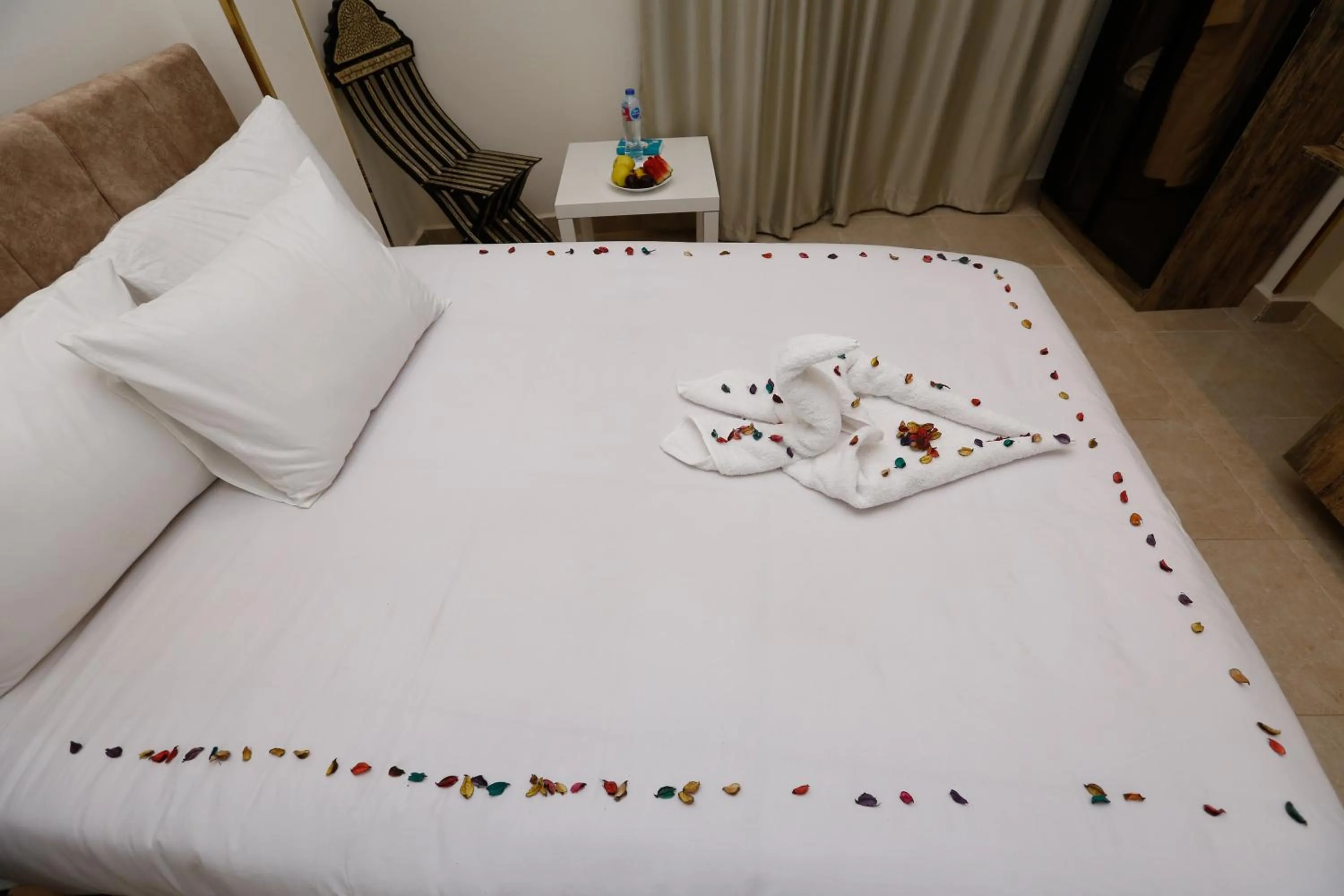 Bed in Taj Pyramids inn - Pyramids View Rooftop