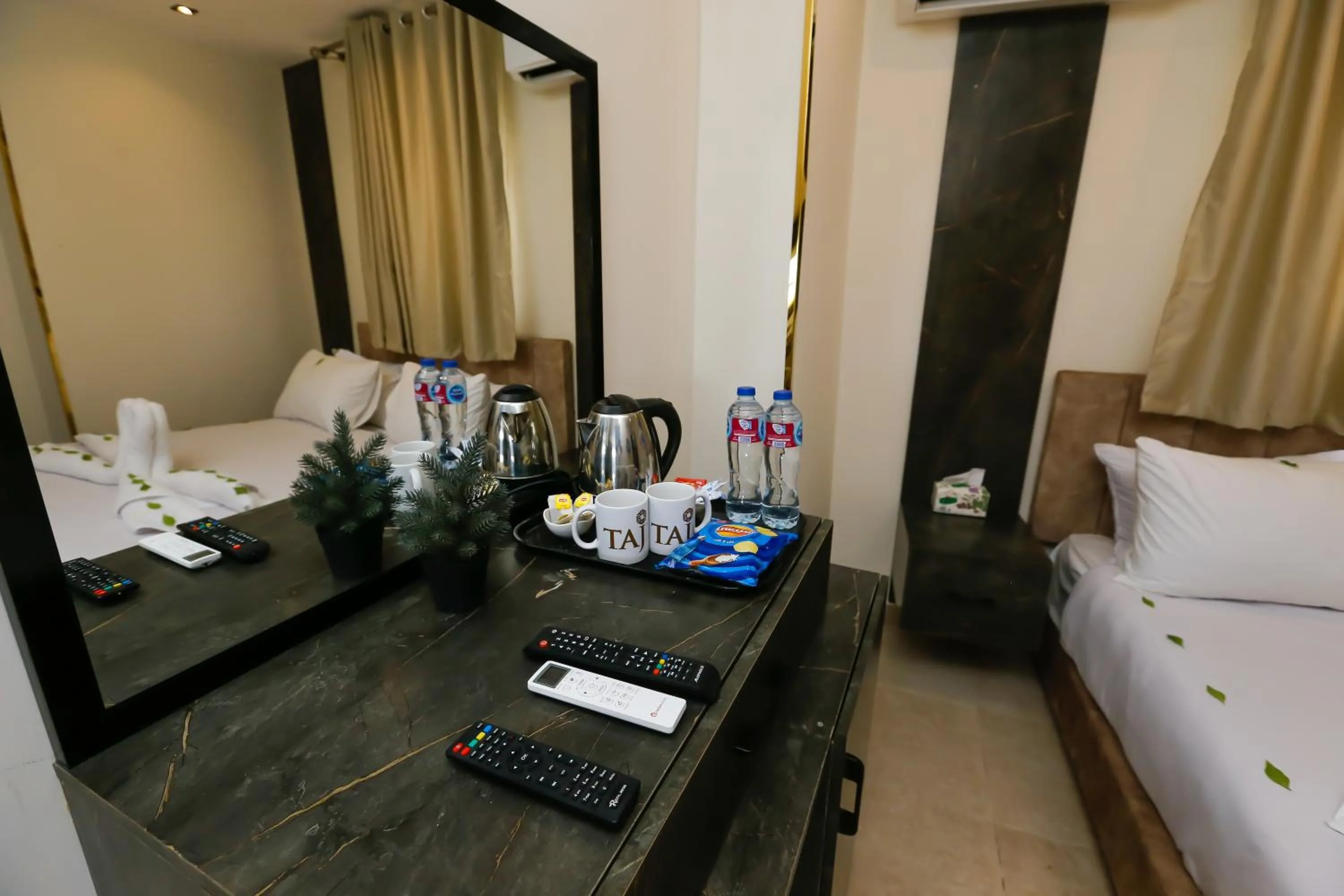 Bedroom in Taj Pyramids inn - Pyramids View Rooftop