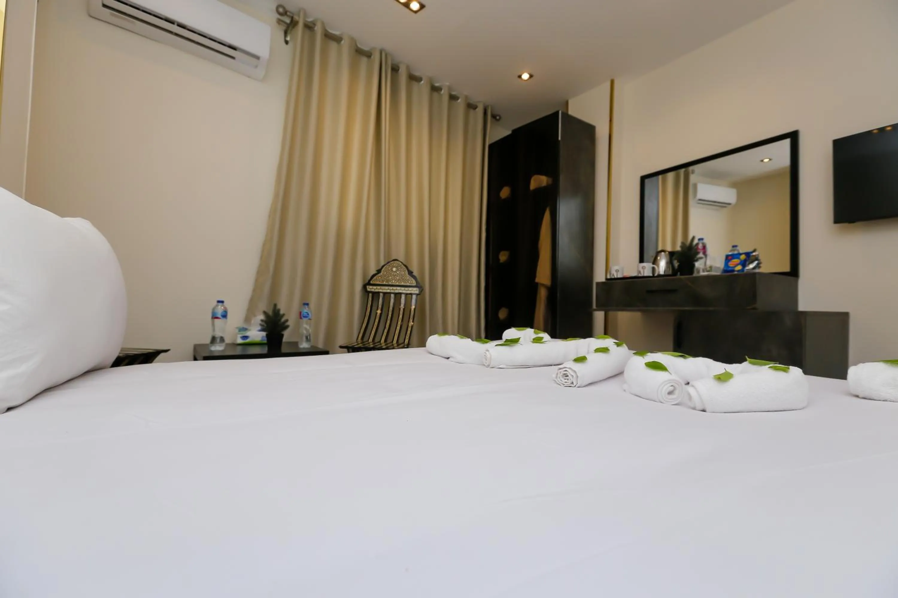 Bed in Taj Pyramids inn - Pyramids View Rooftop