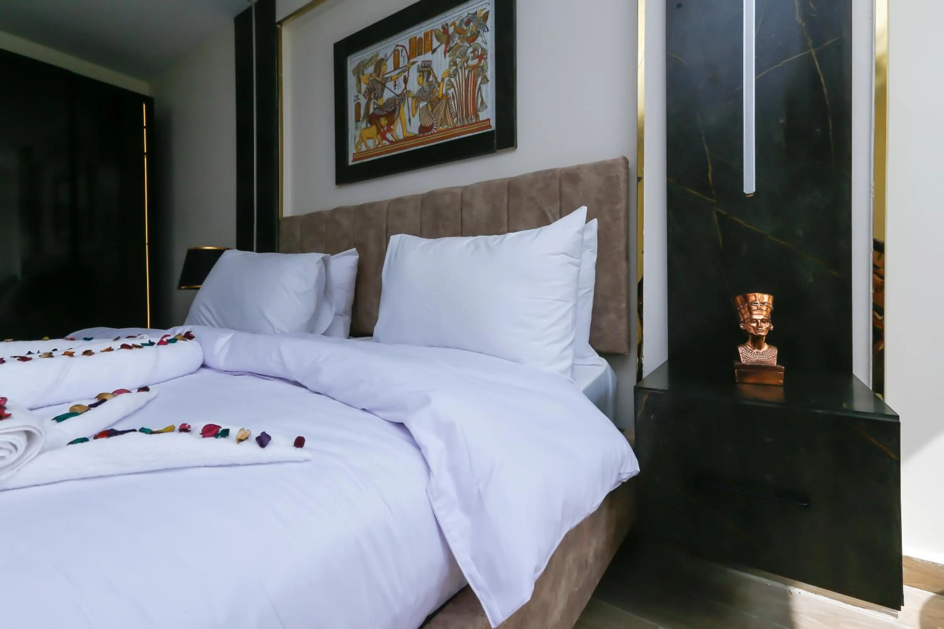 Bedroom in Taj Pyramids inn - Pyramids View Rooftop