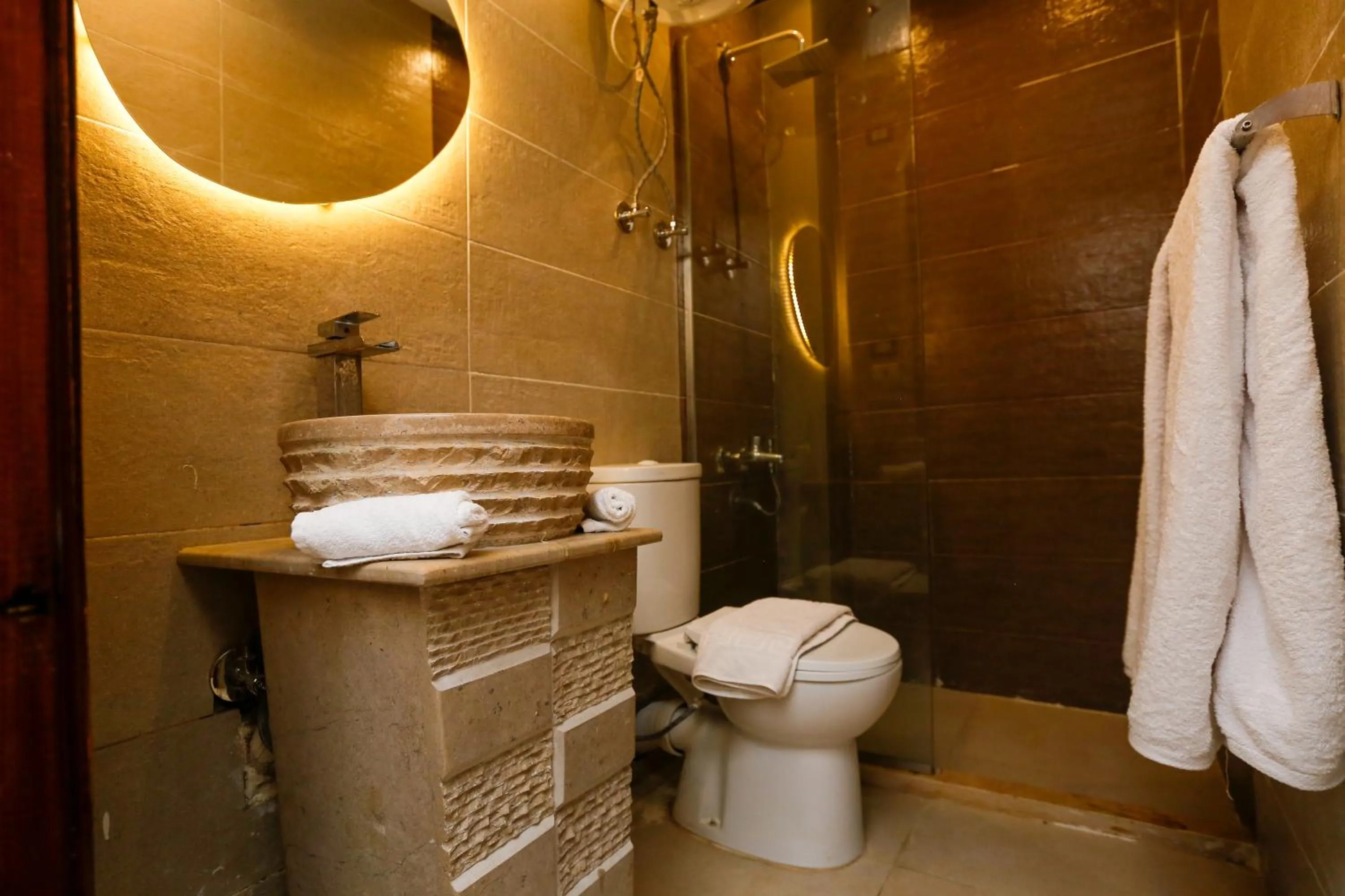 Shower in Taj Pyramids inn - Pyramids View Rooftop