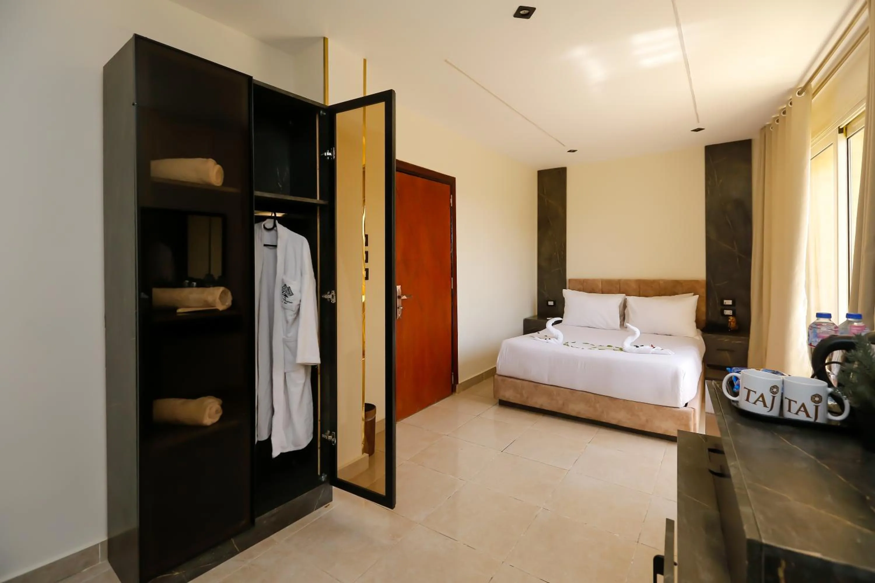 Bedroom in Taj Pyramids inn - Pyramids View Rooftop