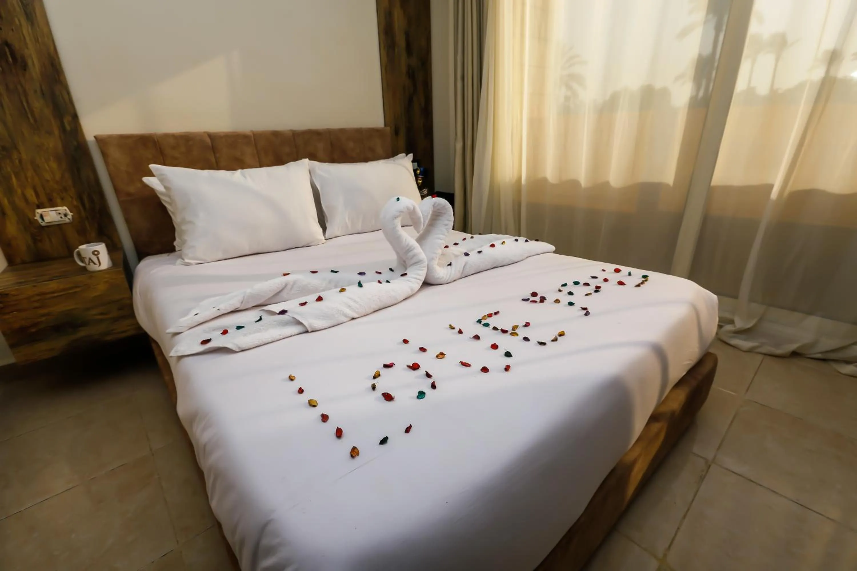 Bed in Taj Pyramids inn - Pyramids View Rooftop